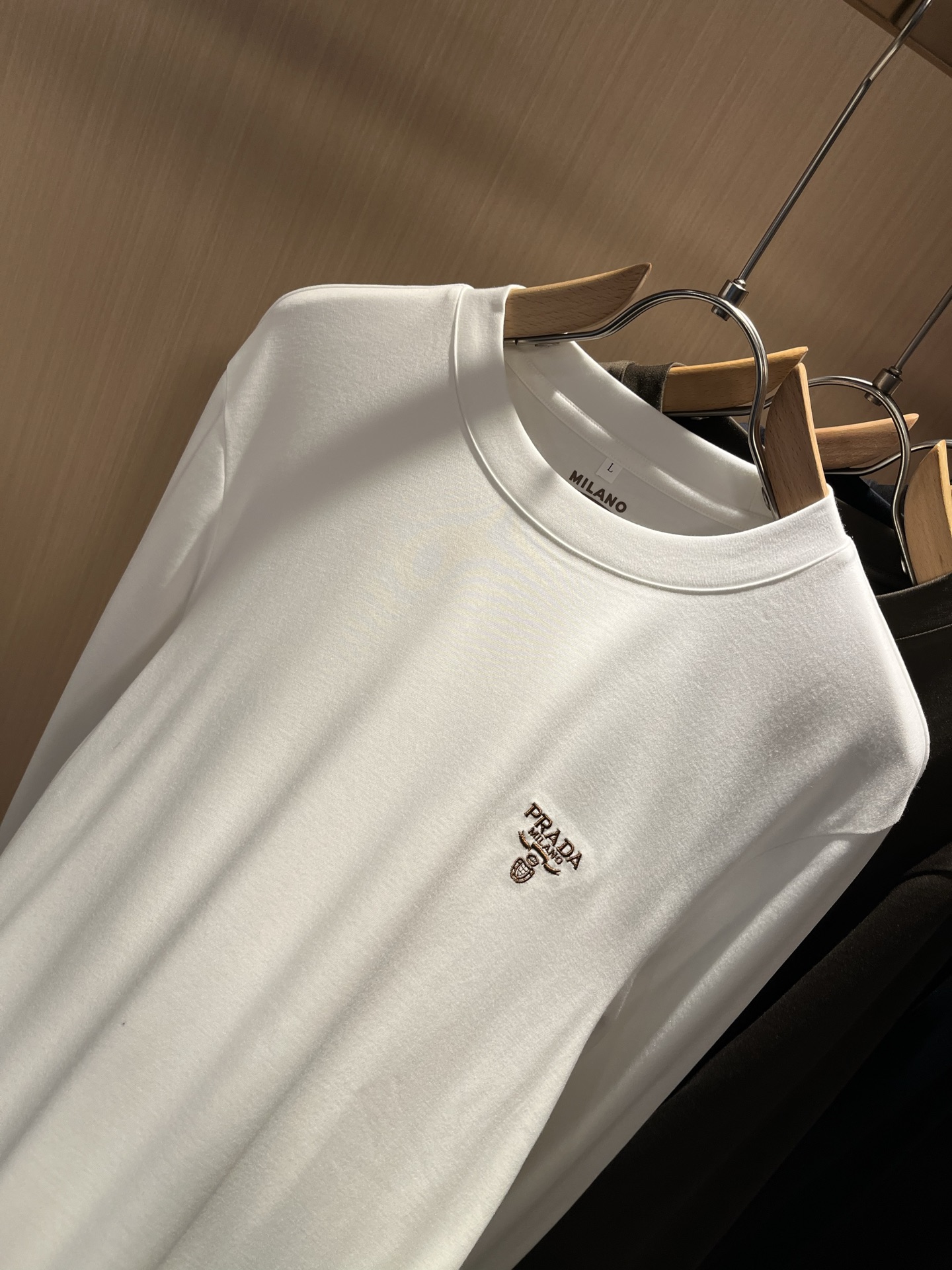 PRAD*A普*达2025秋冬新款男士长袖打底衫，最新款全网独家首上！！~既经典有时尚百搭，谁不爱啊，将