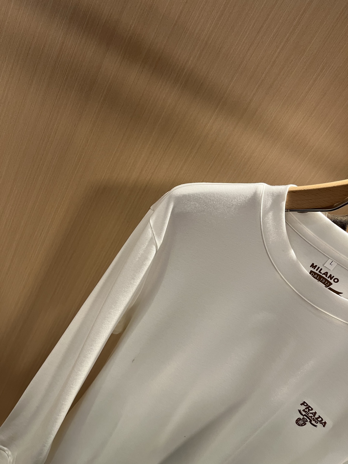 PRAD*A普*达2025秋冬新款男士长袖打底衫，最新款全网独家首上！！~既经典有时尚百搭，谁不爱啊，将