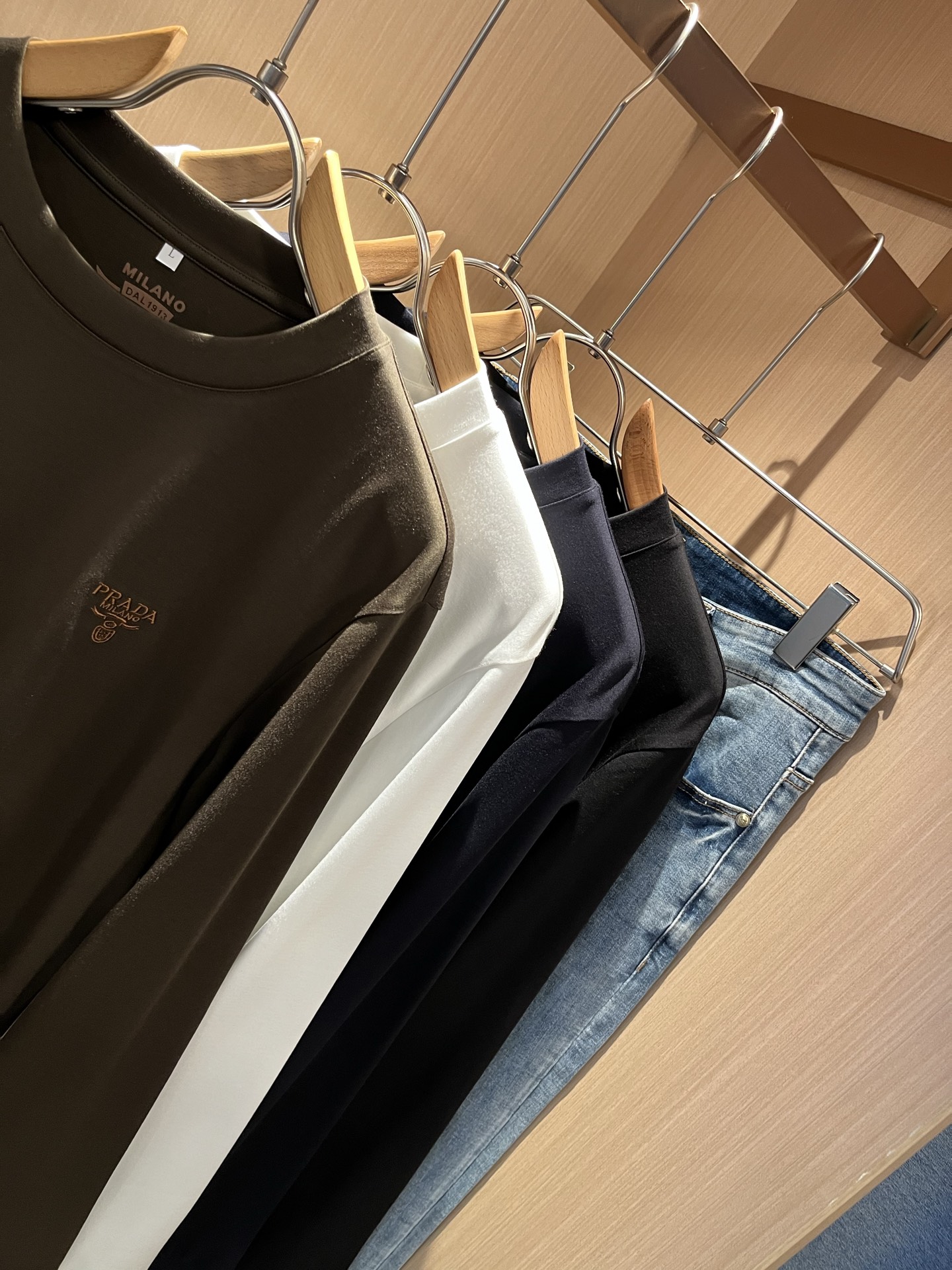 PRAD*A普*达2025秋冬新款男士长袖打底衫，最新款全网独家首上！！~既经典有时尚百搭，谁不爱啊，将