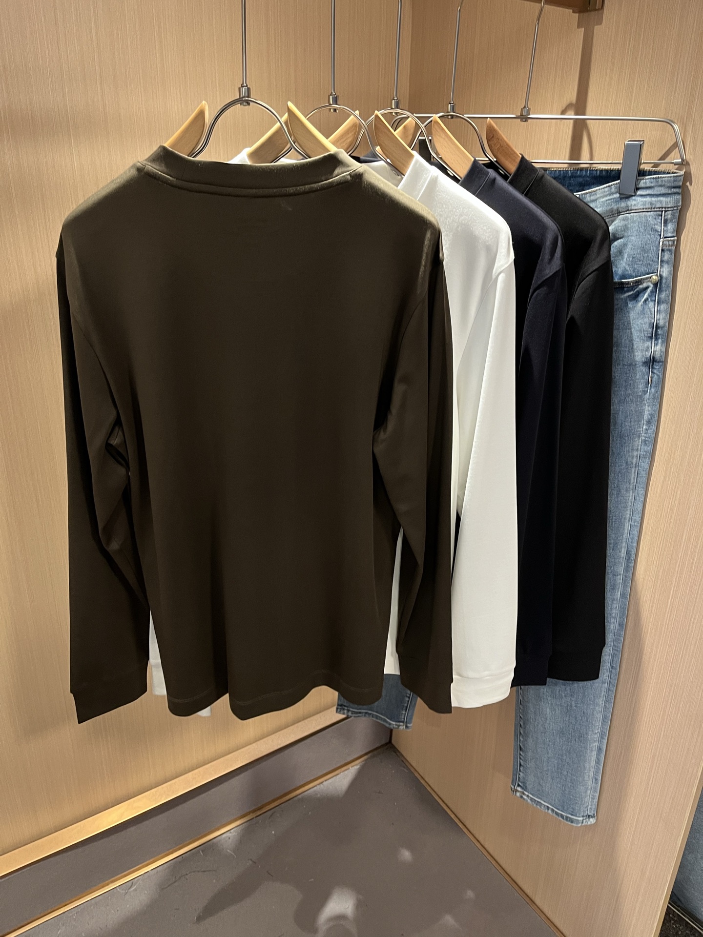 PRAD*A普*达2025秋冬新款男士长袖打底衫，最新款全网独家首上！！~既经典有时尚百搭，谁不爱啊，将