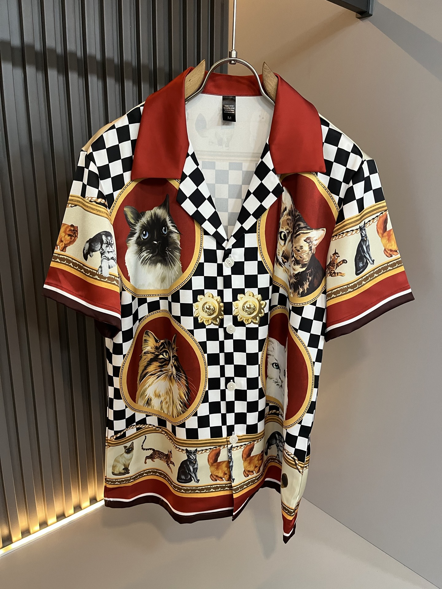 NO:522151,Dolce&Gabba*a 2025 spring and summer new men and women pajamas set, released simultaneously in the counter!  Customized exclusive silk cotton fabric, panoramic logo pattern printing technology design!  Simple and generous, calm and versatile, extremely high-end, perfectly integrated with fashion and style, a top fashionable style that perfectly suits the outside wear!  The overall feeling is natural!  The ultimate classic versatile short-sleeved T-shirt, the ultimate heavy industry and the ultimate perfection!  Fans who pursue high quality are please buy them by themselves, and all fans who know the goods are invited to appreciate this model together!  !  Size M-3XL, Dolce & Gabbana, Dolce & Gabbana, T-shirt,tees, t-shirt,alexander wang19860909Dolce&Gabba*a 杜嘉*纳2025春夏新款男女同款睡衣套装,专柜同步发售！定制专属丝绸棉面料,全景logo图案印花工艺设计！简约大方,从容百搭,档次极高,完美融入时尚还有风情感一款完美符合外穿的顶尖时髦气质款！整体给人浑然天成的感觉！极致经典的百搭型短袖T恤,极致的重工极致的完美！追求高品质的粉丝们请自行抢购,诚邀所有识货的粉丝一同鉴赏此款！！尺码M-3XL,,Dolce&Gabbana,Dolce&Gabbana,T-shirt,tees，t-shirt,alexander wang,Men's clothing