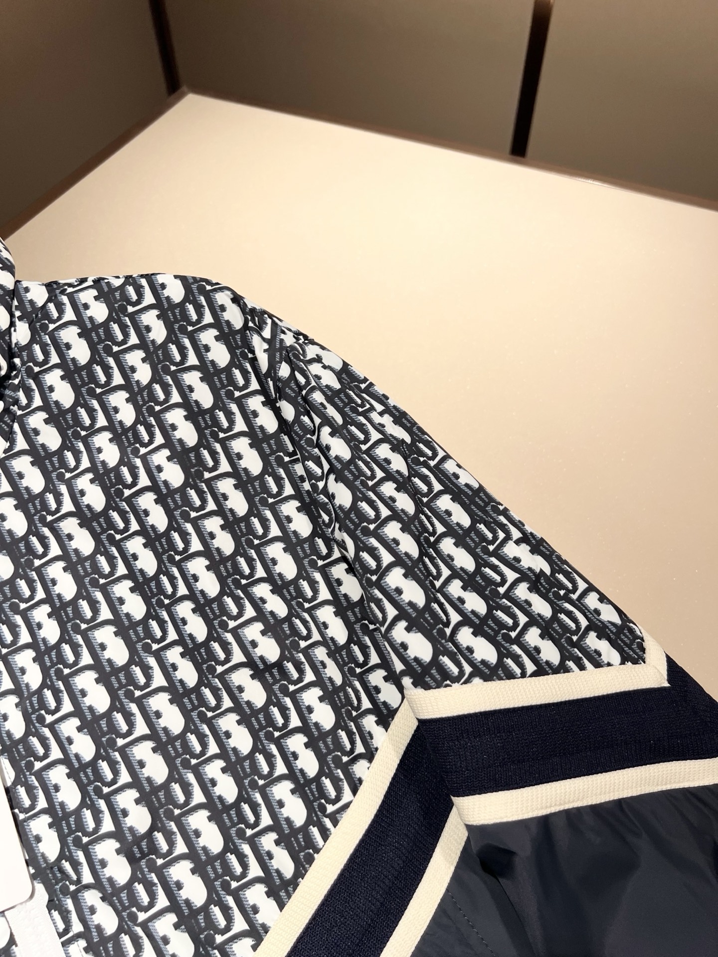 Dio*r迪*奥2025秋冬男士夹克外套，最新时尚休闲夹克，贸易公司渠道稀出，同步官网发售，衣身logo