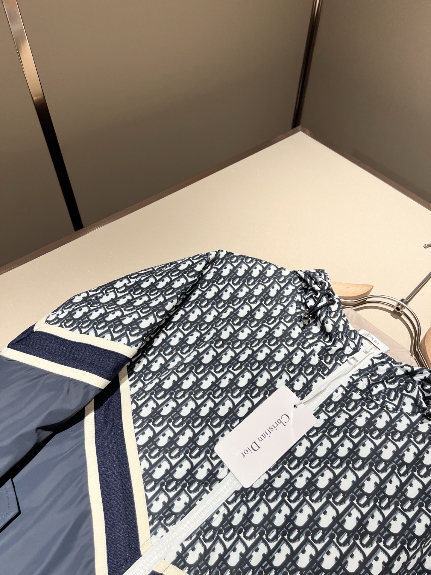 Dio*r迪*奥2025秋冬男士夹克外套，最新时尚休闲夹克，贸易公司渠道稀出，同步官网发售，衣身logo