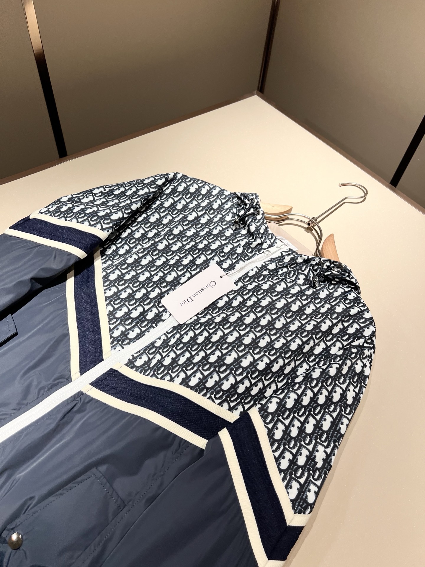 Dio*r迪*奥2025秋冬男士夹克外套，最新时尚休闲夹克，贸易公司渠道稀出，同步官网发售，衣身logo