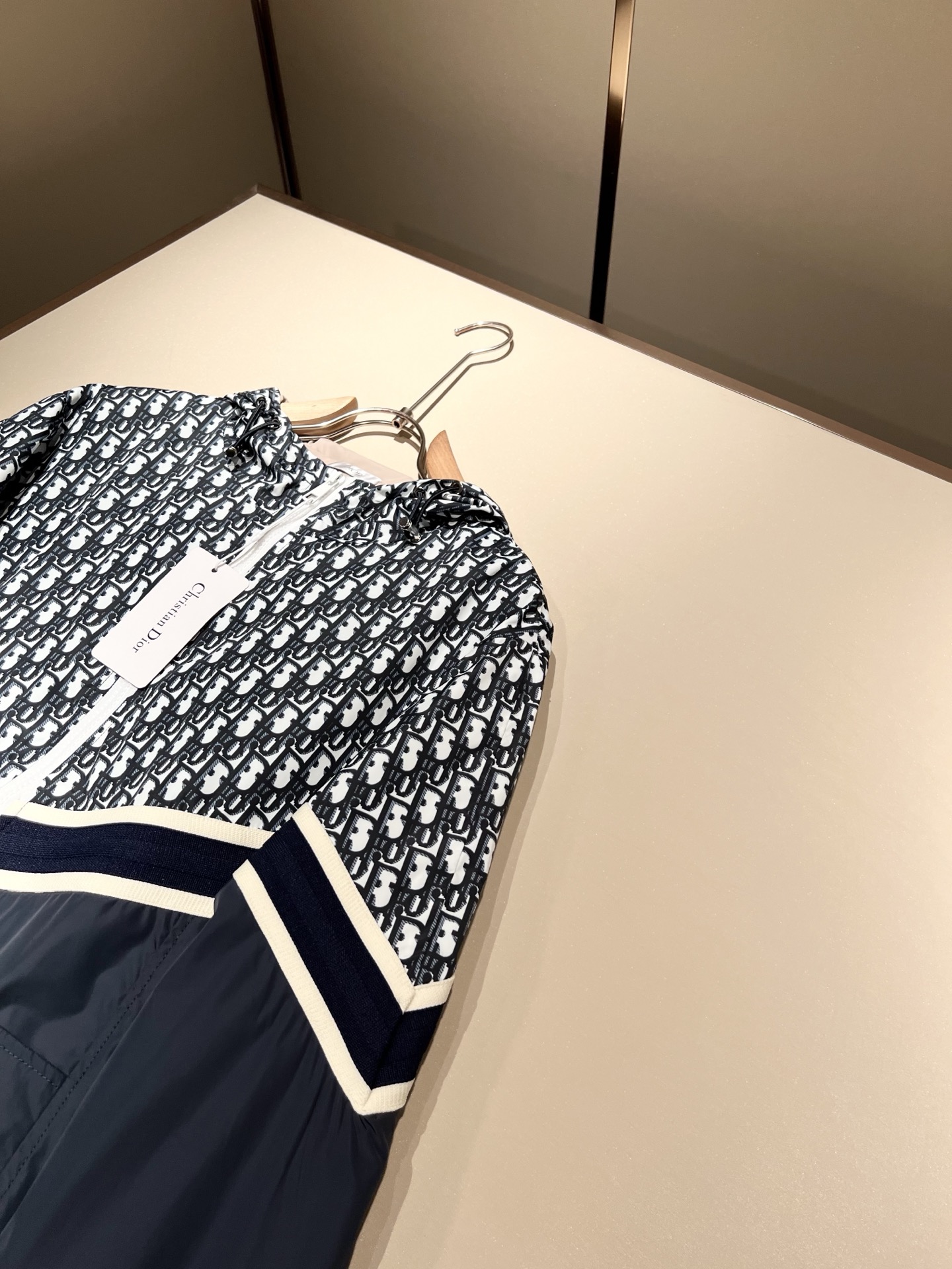 Dio*r迪*奥2025秋冬男士夹克外套，最新时尚休闲夹克，贸易公司渠道稀出，同步官网发售，衣身logo