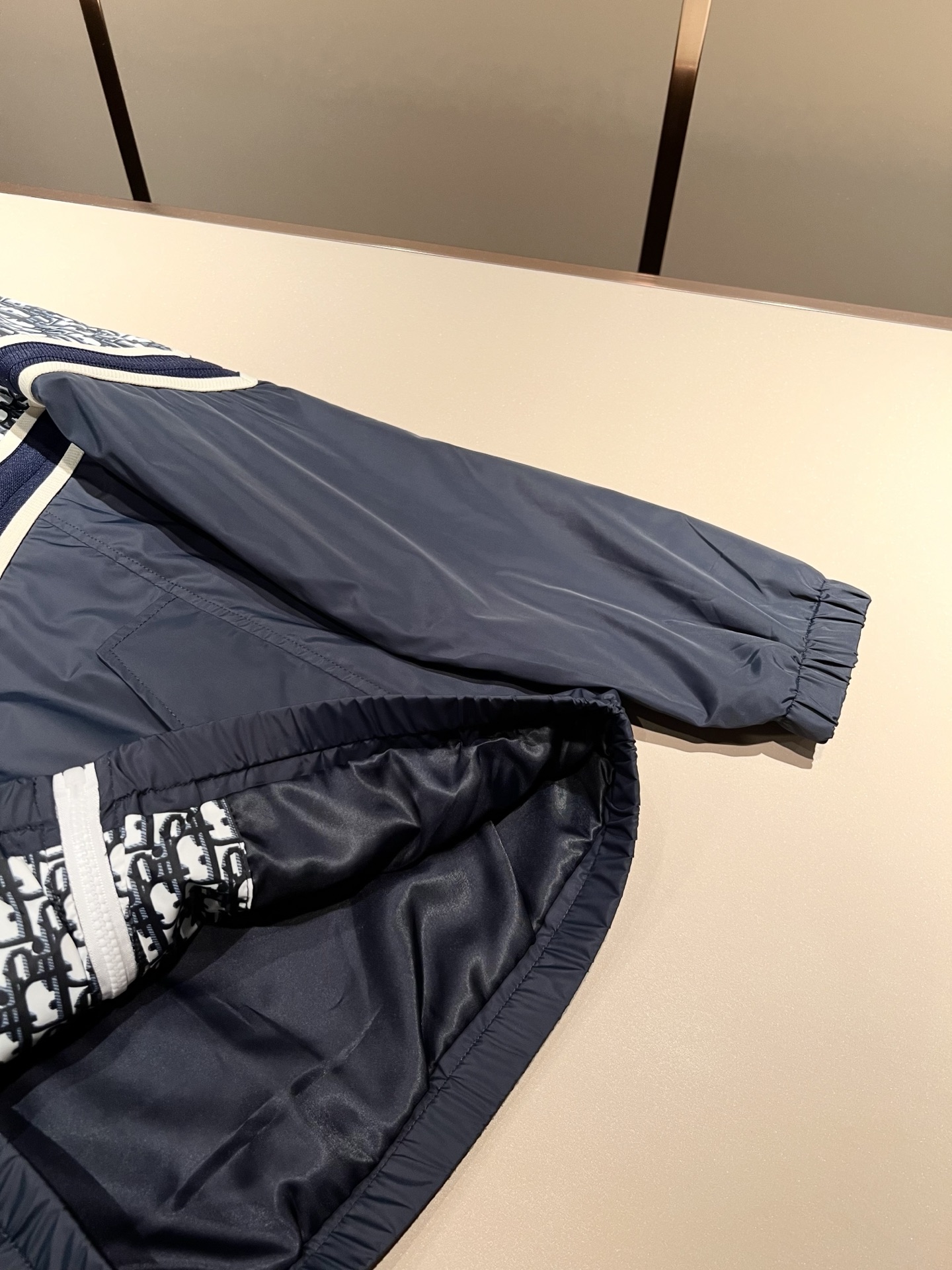 Dio*r迪*奥2025秋冬男士夹克外套，最新时尚休闲夹克，贸易公司渠道稀出，同步官网发售，衣身logo