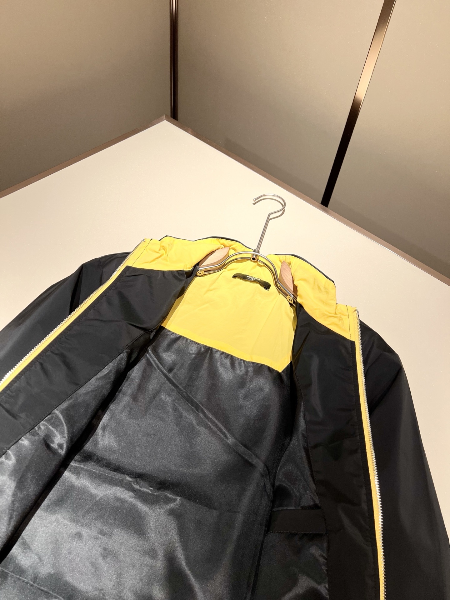 FEN*I 芬*迪 2025秋冬新款夹克外套，意大利原厂订单，FD家族人气单品，代表性十足，规格感十足的