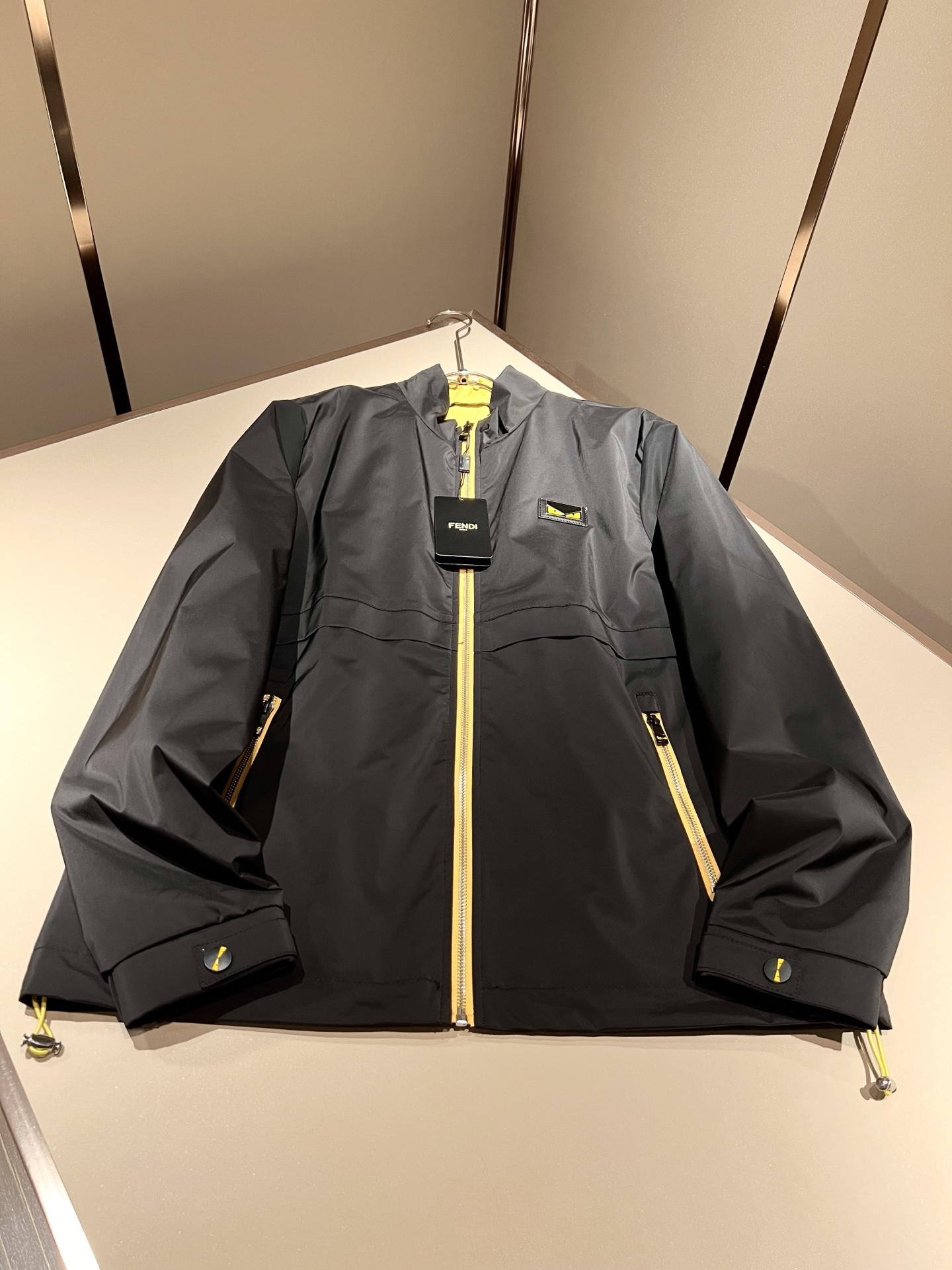 FEN*I 芬*迪 2025秋冬新款夹克外套，意大利原厂订单，FD家族人气单品，代表性十足，规格感十足的