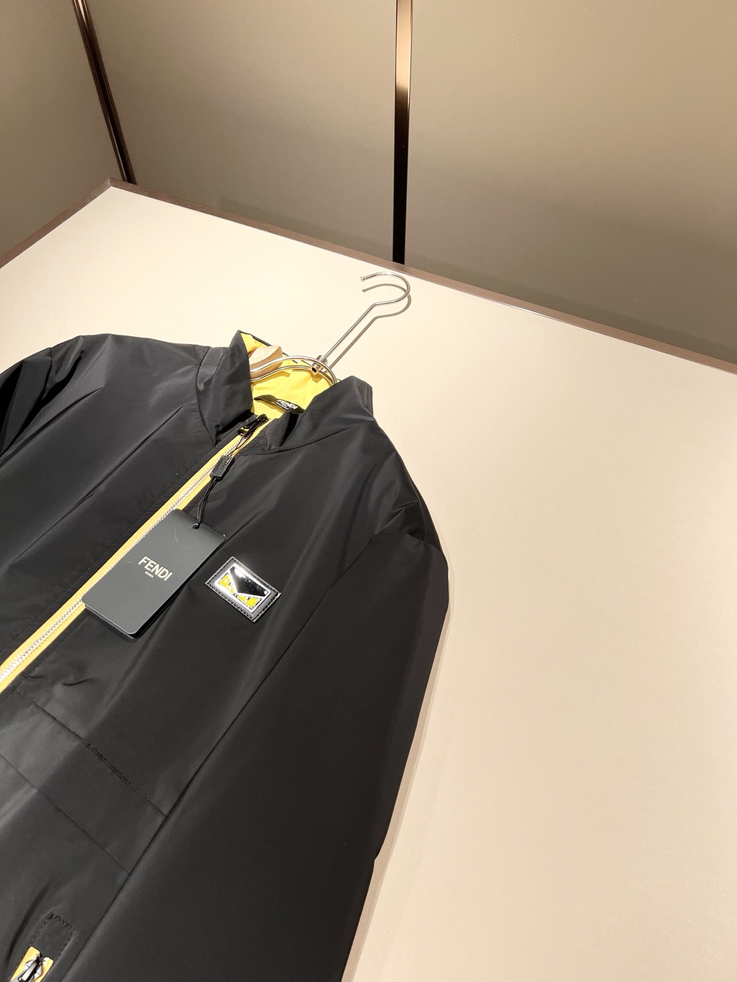 FEN*I 芬*迪 2025秋冬新款夹克外套，意大利原厂订单，FD家族人气单品，代表性十足，规格感十足的