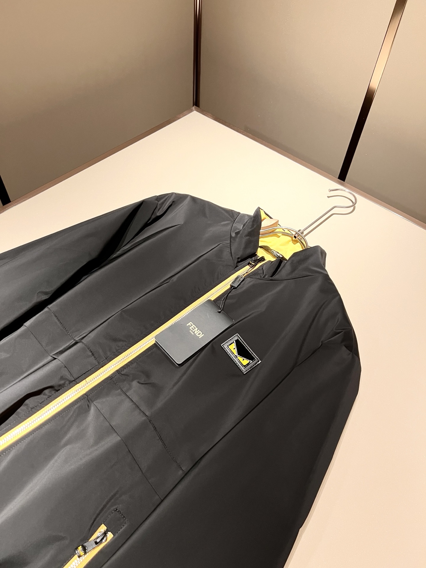 FEN*I 芬*迪 2025秋冬新款夹克外套，意大利原厂订单，FD家族人气单品，代表性十足，规格感十足的