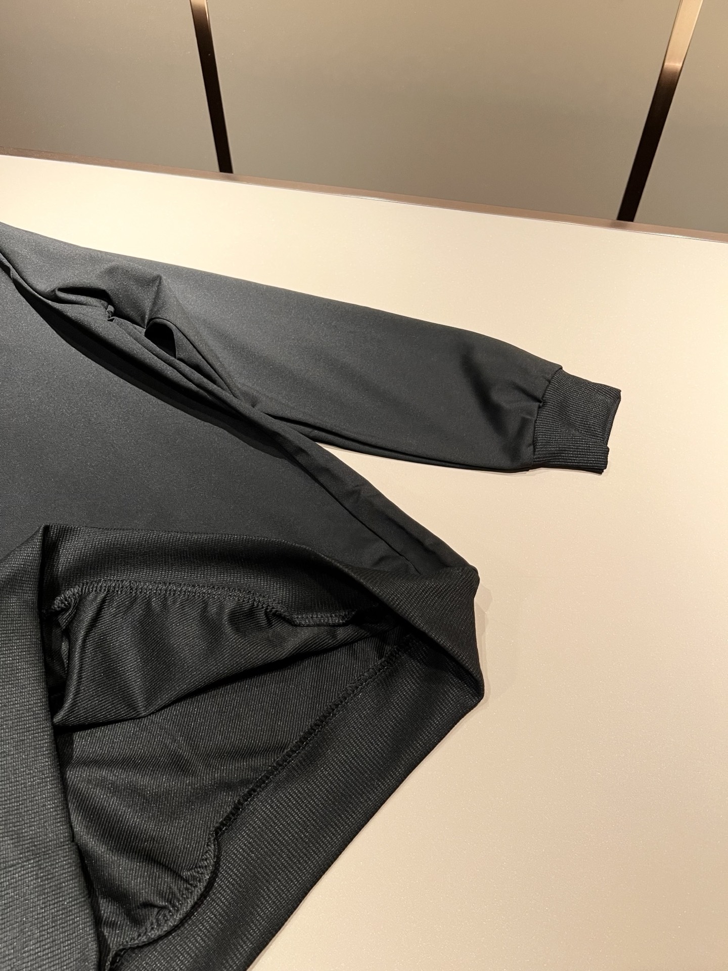 PRAD*A普*达2025秋冬新款男女同款👫长袖卫衣，最新款全网独家首上！！~既经典有时尚百搭，谁不爱啊