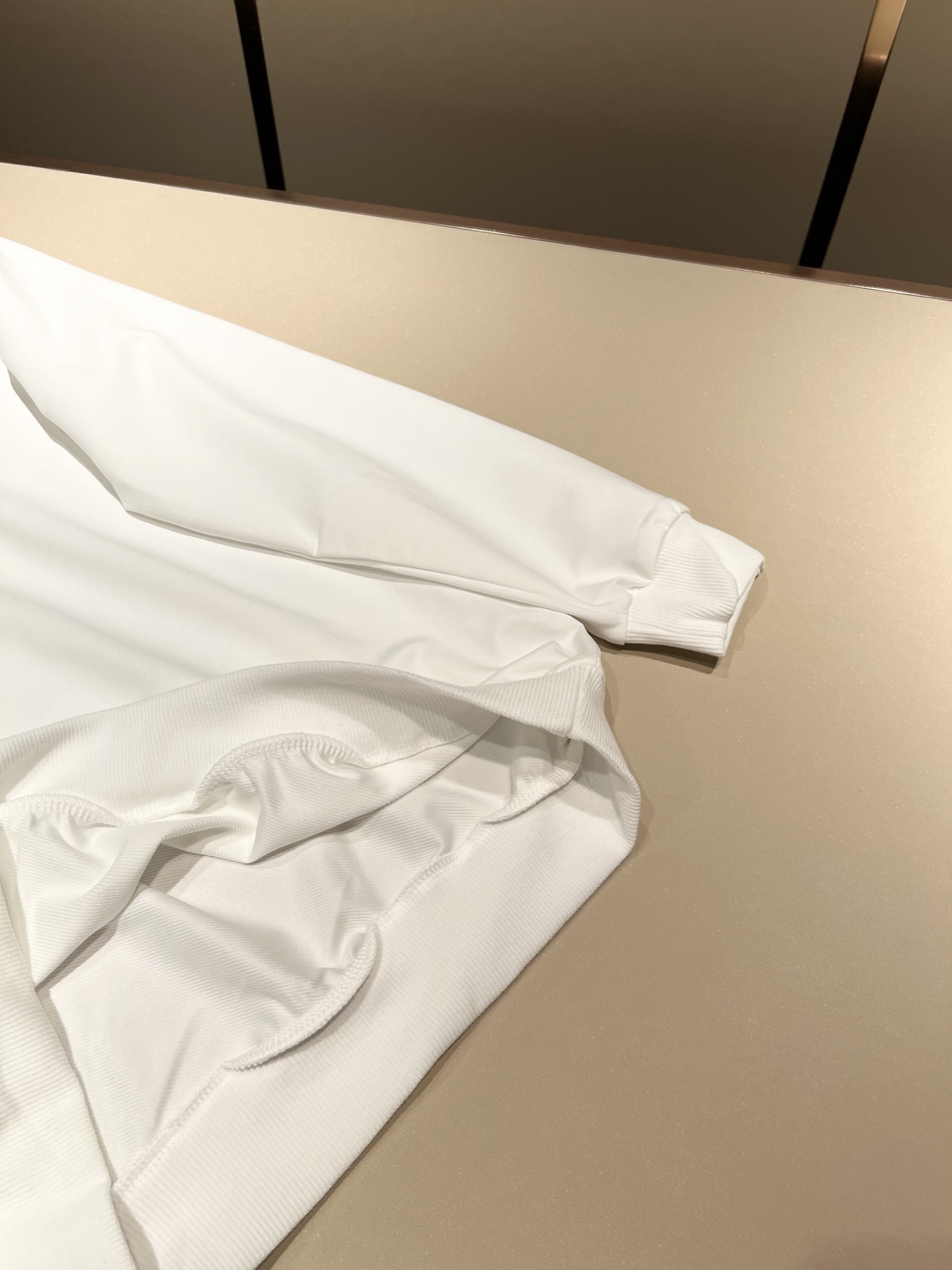 PRAD*A普*达2025秋冬新款男女同款👫长袖卫衣，最新款全网独家首上！！~既经典有时尚百搭，谁不爱啊