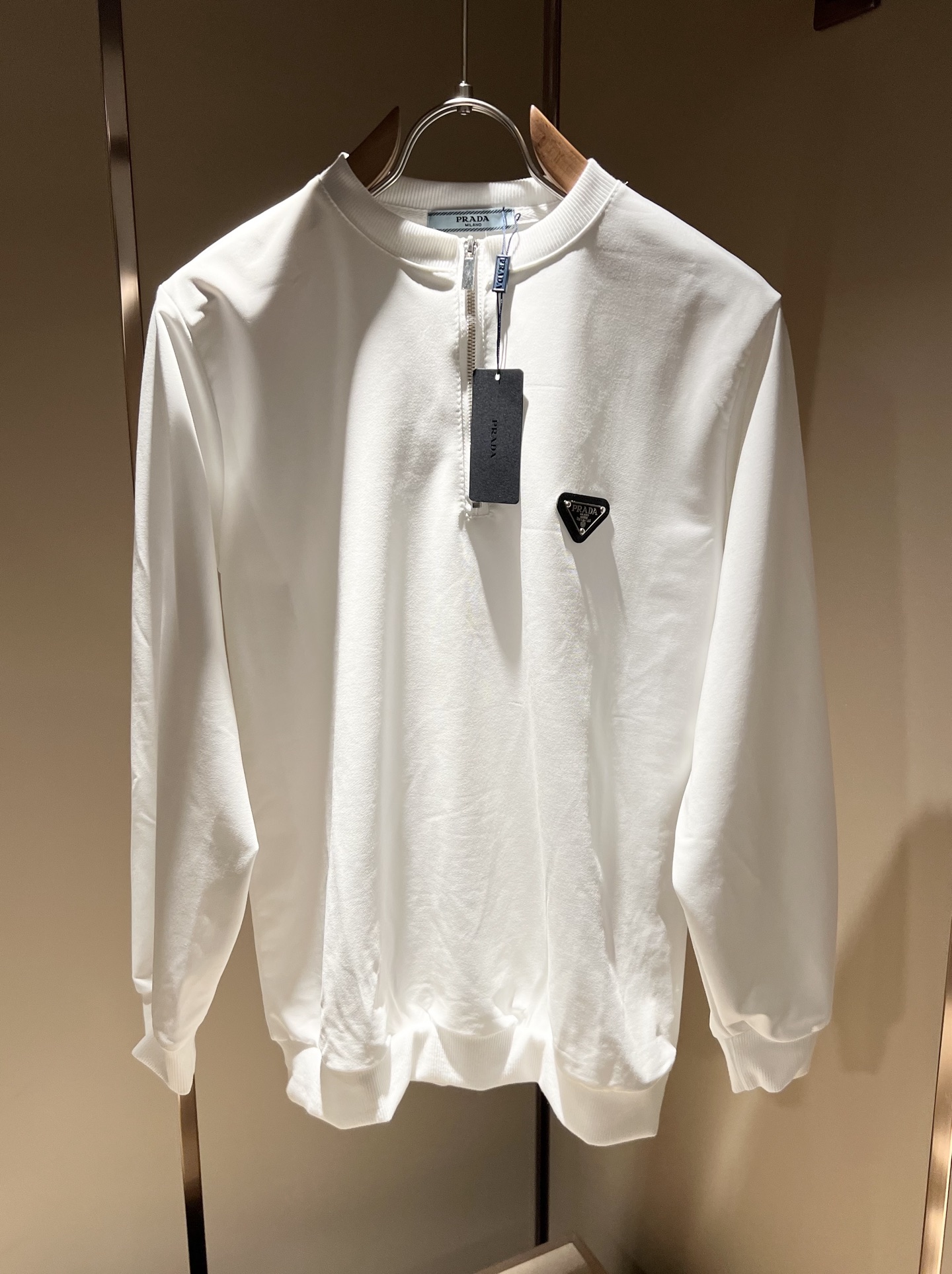 PRAD*A普*达2025秋冬新款男女同款👫长袖卫衣，最新款全网独家首上！！~既经典有时尚百搭，谁不爱啊