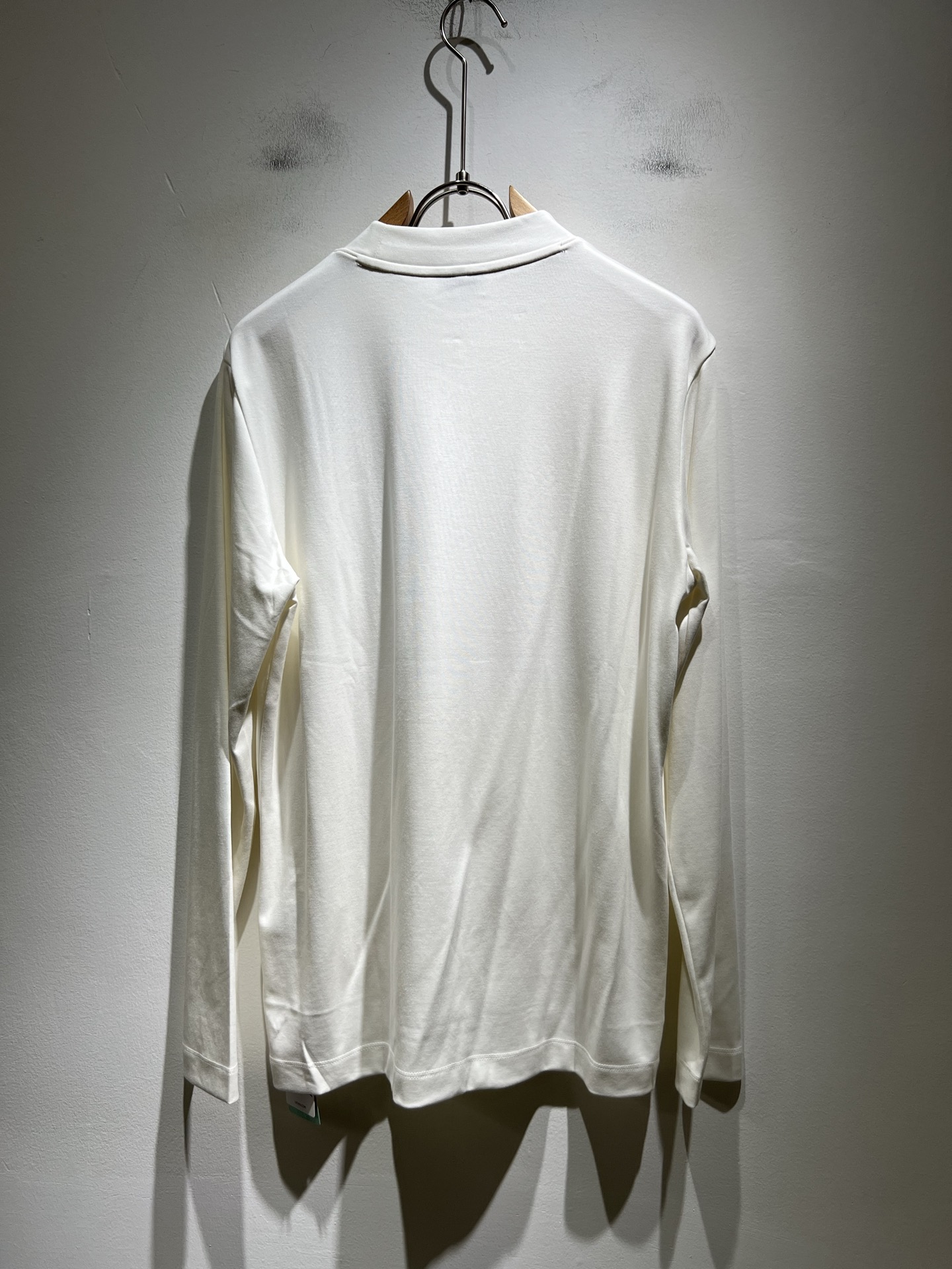 Bur*erry 巴*莉 2025秋冬新款男士打底衫，品牌最新设计元素！既不单调也不复杂,恰到好处的展现