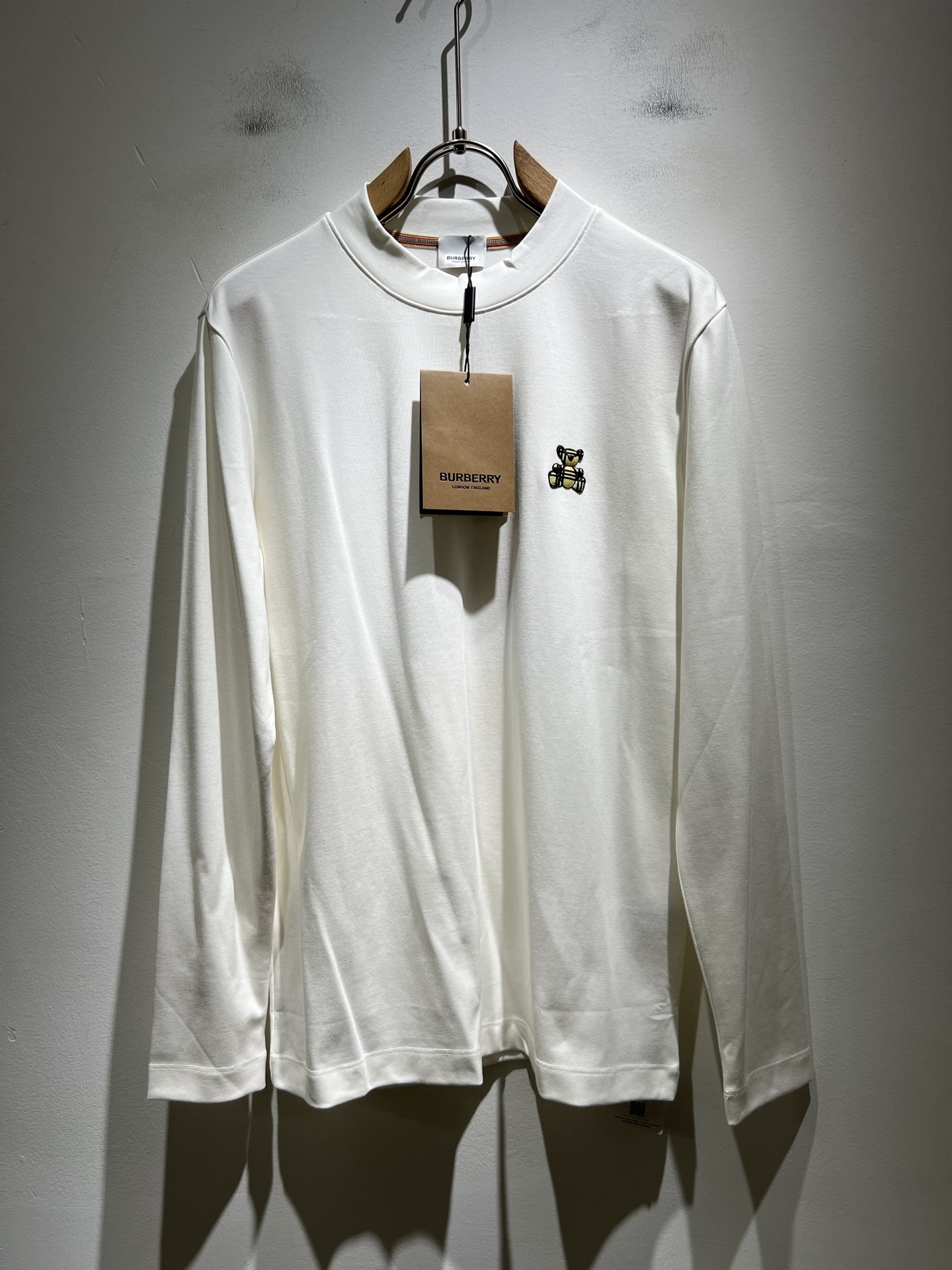 Bur*erry 巴*莉 2025秋冬新款男士打底衫，品牌最新设计元素！既不单调也不复杂,恰到好处的展现