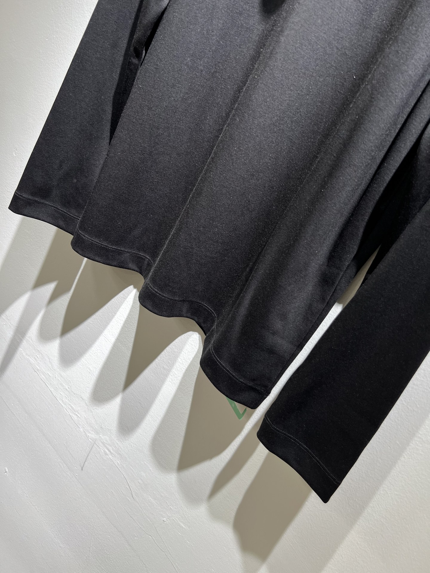 Bur*erry 巴*莉 2025秋冬新款男士打底衫，品牌最新设计元素！既不单调也不复杂,恰到好处的展现