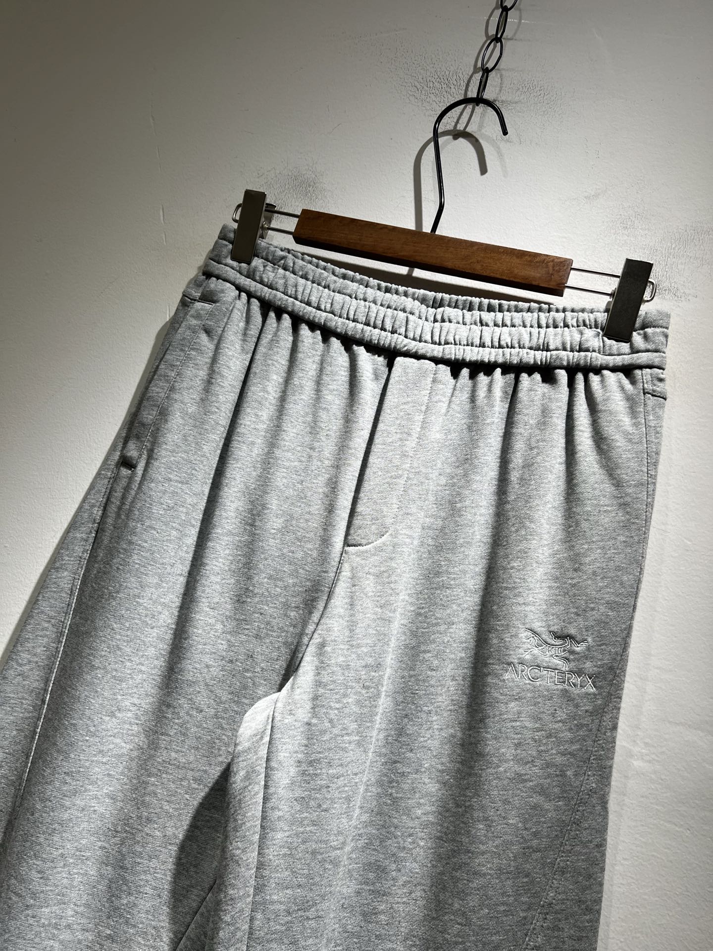 ARCTER*X始*祖鸟 2025秋冬新款休闲运动风格休闲裤，户外品牌可能大家第一想到的就是加拿大鹅、始