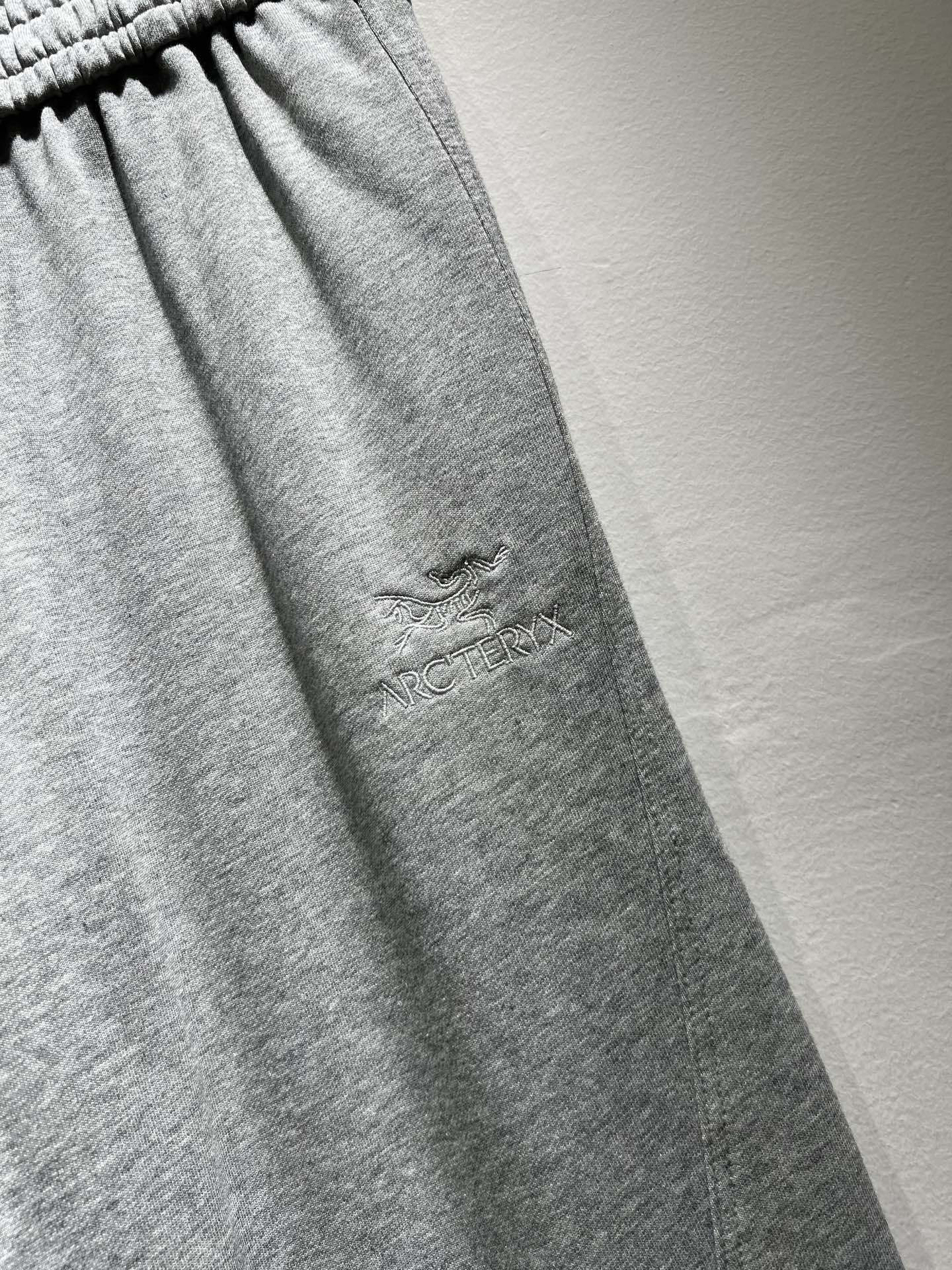 ARCTER*X始*祖鸟 2025秋冬新款休闲运动风格休闲裤，户外品牌可能大家第一想到的就是加拿大鹅、始