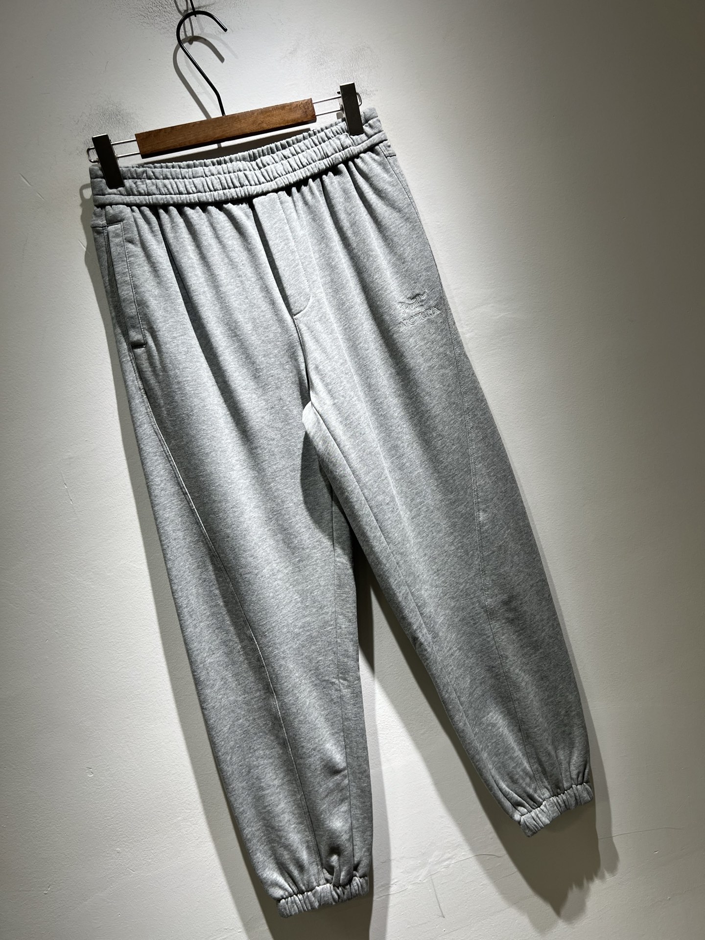 ARCTER*X始*祖鸟 2025秋冬新款休闲运动风格休闲裤，户外品牌可能大家第一想到的就是加拿大鹅、始