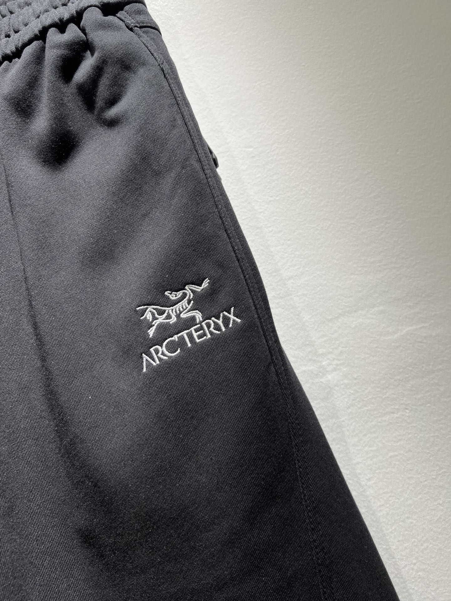 ARCTER*X始*祖鸟 2025秋冬新款休闲运动风格休闲裤，户外品牌可能大家第一想到的就是加拿大鹅、始