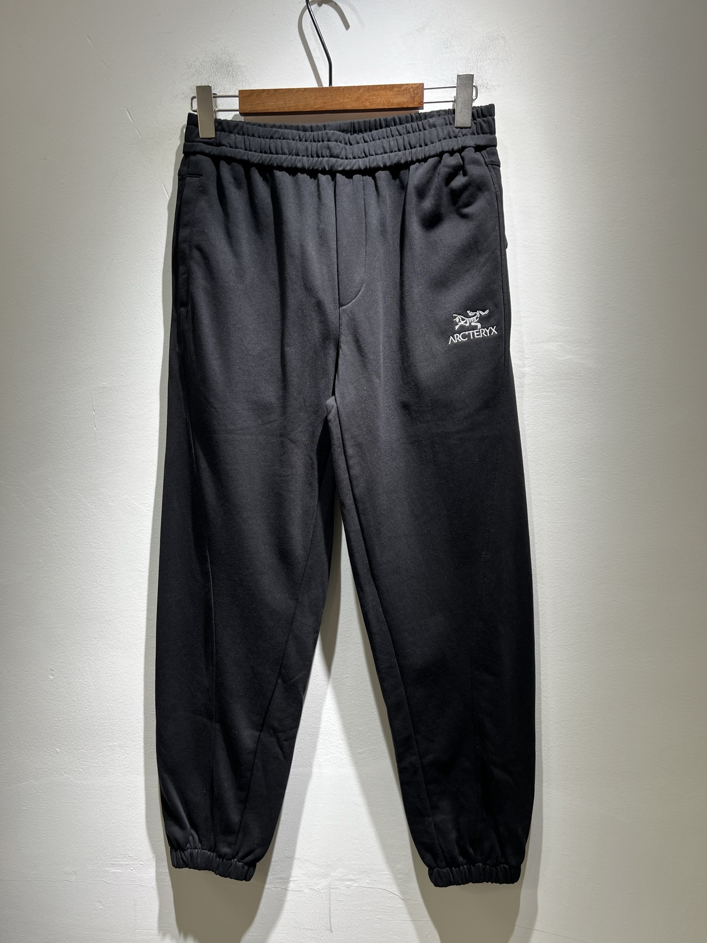 ARCTER*X始*祖鸟 2025秋冬新款休闲运动风格休闲裤，户外品牌可能大家第一想到的就是加拿大鹅、始