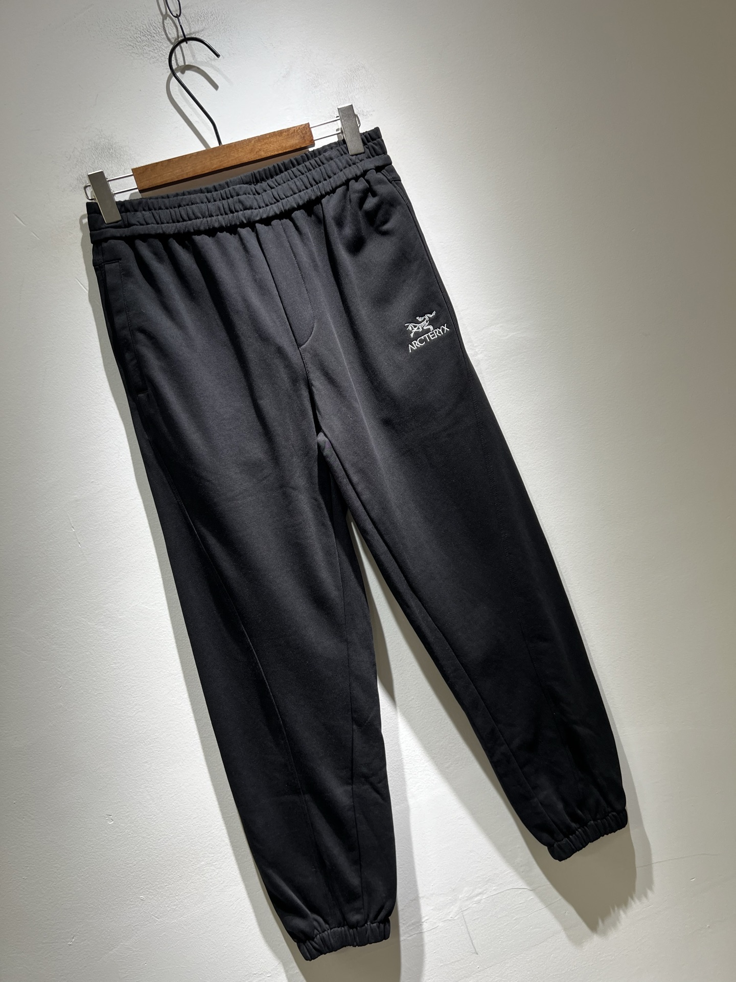 ARCTER*X始*祖鸟 2025秋冬新款休闲运动风格休闲裤，户外品牌可能大家第一想到的就是加拿大鹅、始