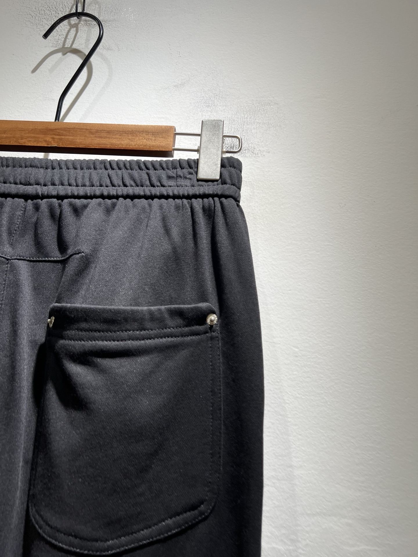 BALENCIA*巴黎*家 2025秋冬新款休闲裤，巴黎世家 刺绣字母logo图案设计！新款现货 YB1