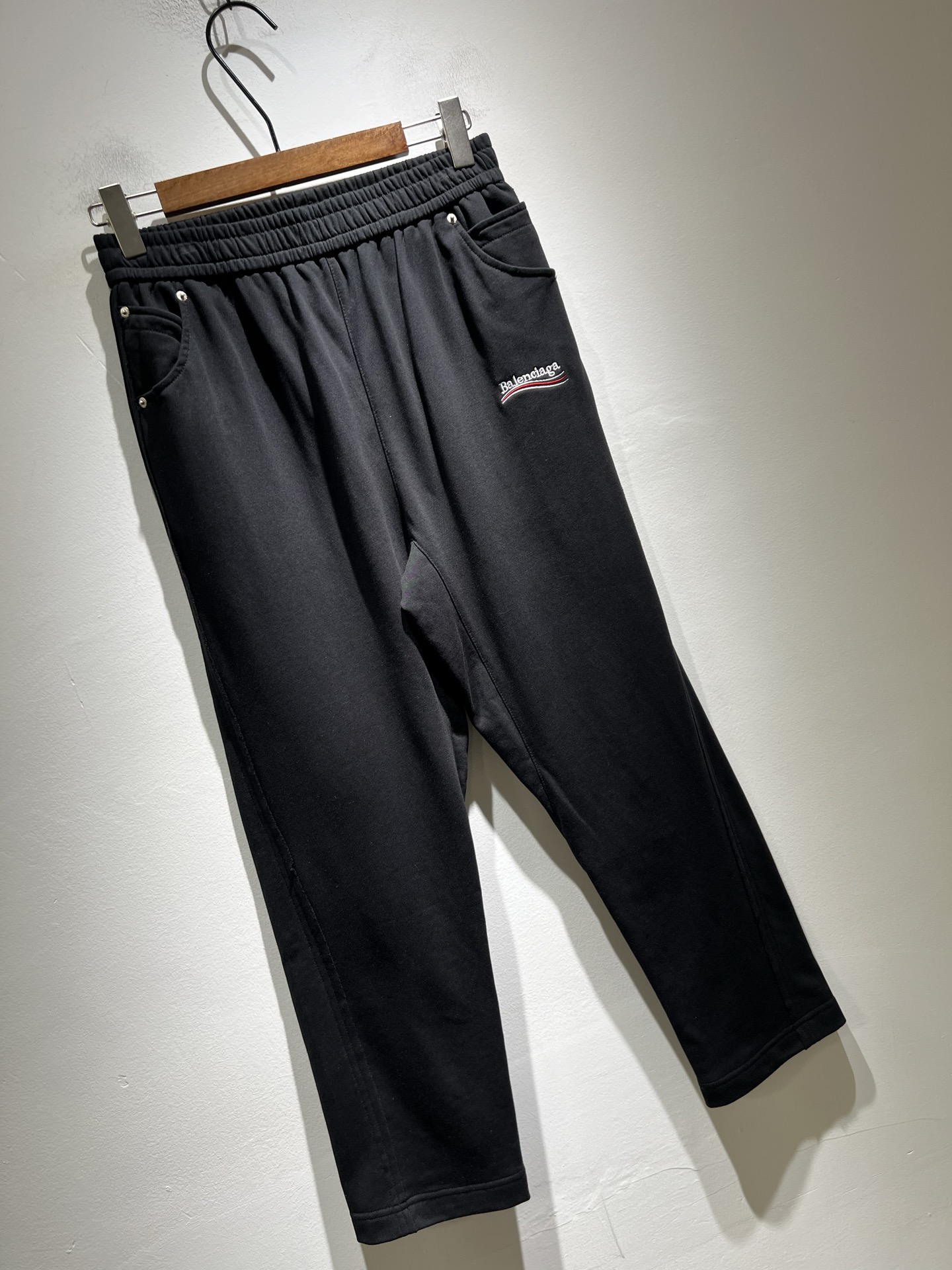 BALENCIA*巴黎*家 2025秋冬新款休闲裤，巴黎世家 刺绣字母logo图案设计！新款现货 YB1