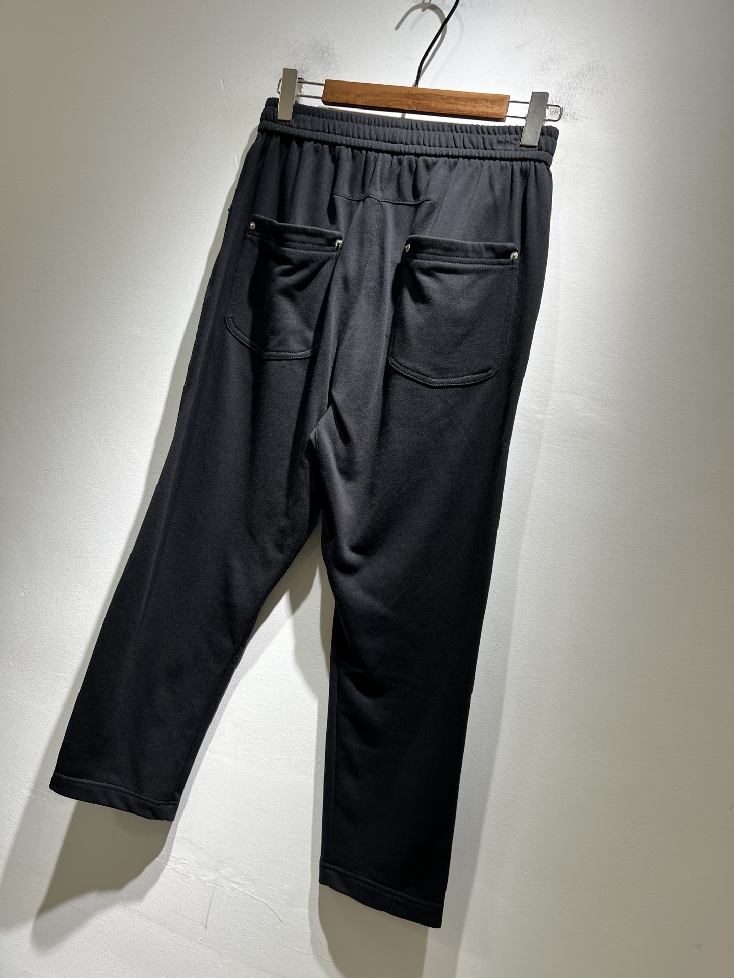 BALENCIA*巴黎*家 2025秋冬新款休闲裤，巴黎世家 刺绣字母logo图案设计！新款现货 YB1