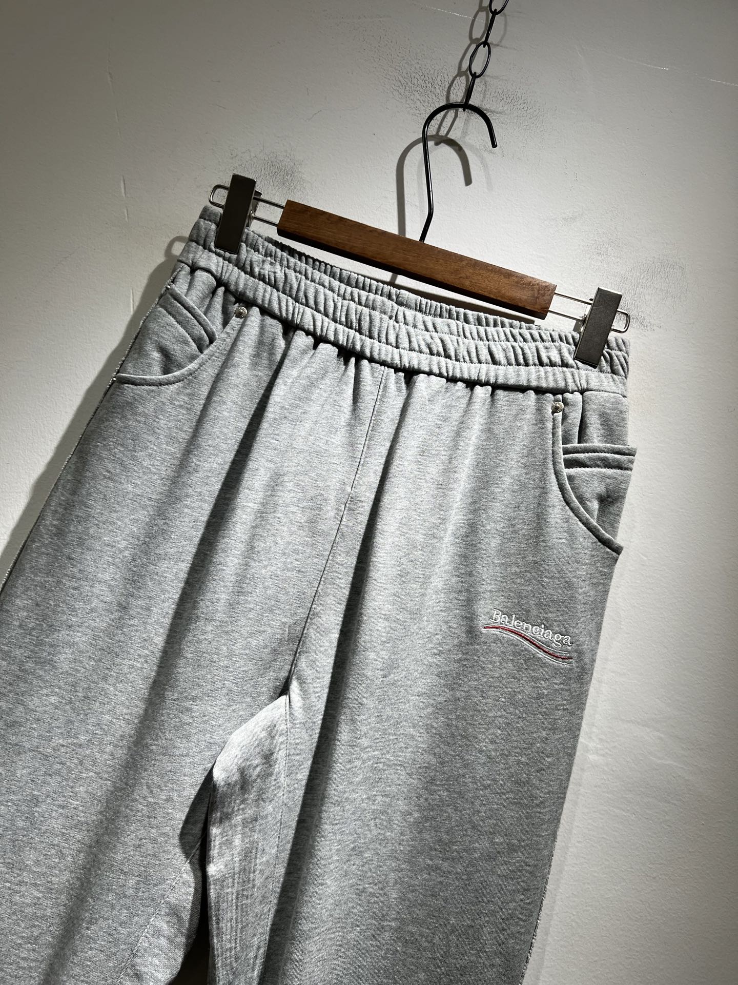 BALENCIA*巴黎*家 2025秋冬新款休闲裤，巴黎世家 刺绣字母logo图案设计！新款现货 YB1