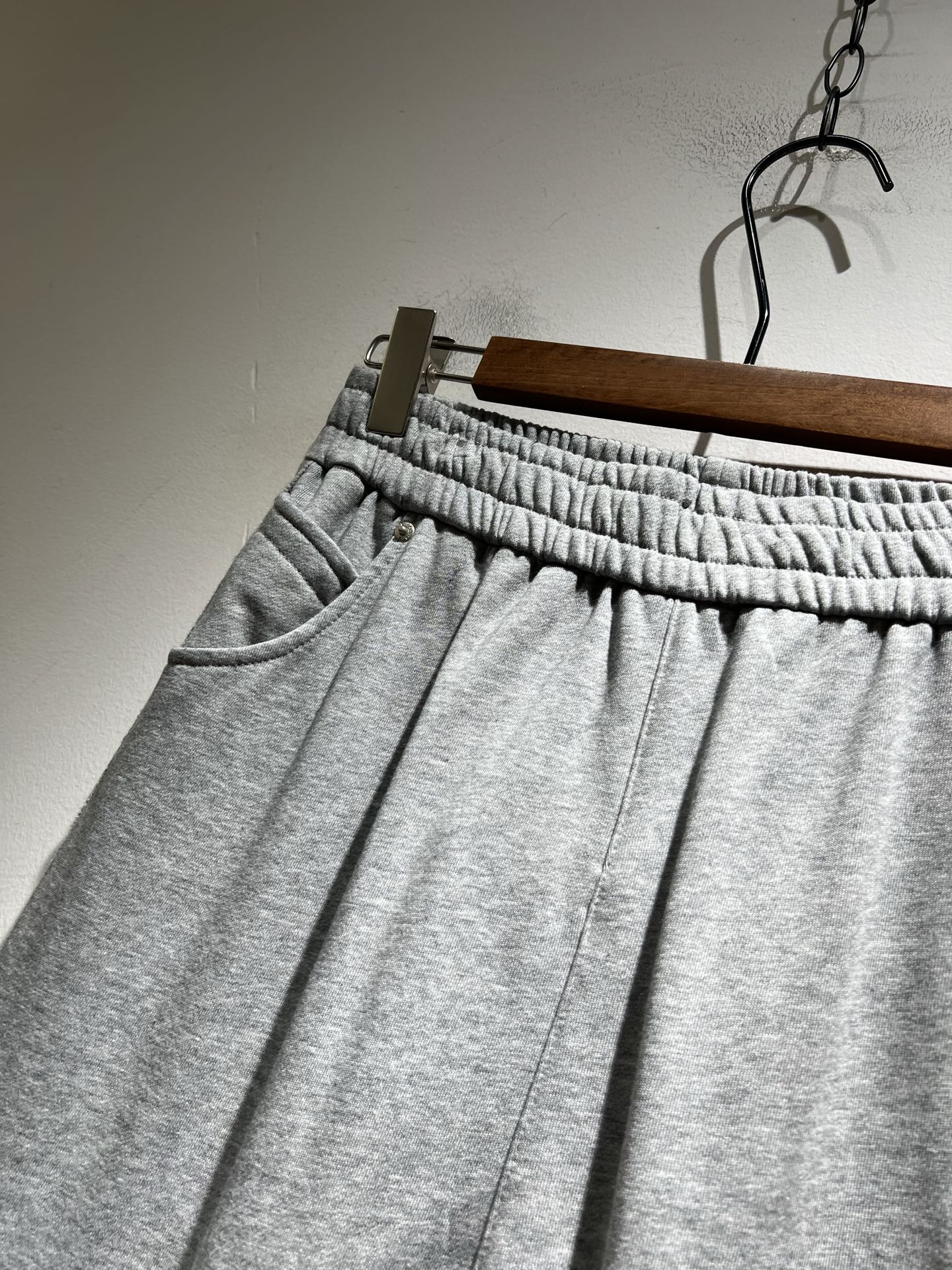 BALENCIA*巴黎*家 2025秋冬新款休闲裤，巴黎世家 刺绣字母logo图案设计！新款现货 YB1