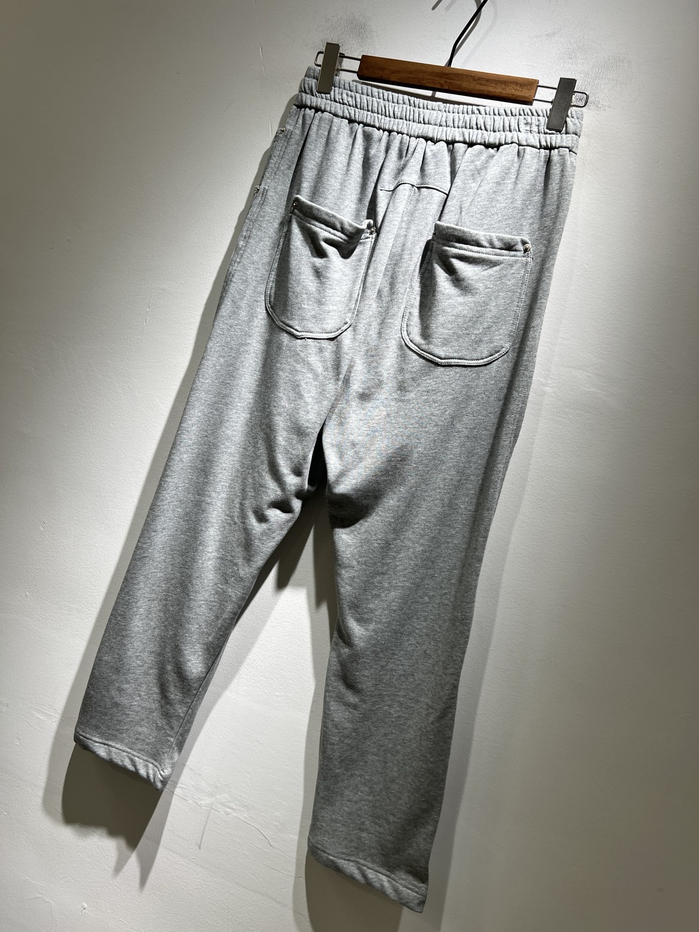 BALENCIA*巴黎*家 2025秋冬新款休闲裤，巴黎世家 刺绣字母logo图案设计！新款现货 YB1