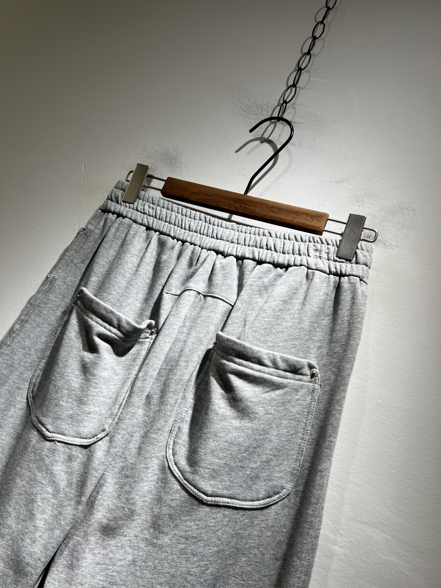 BALENCIA*巴黎*家 2025秋冬新款休闲裤，巴黎世家 刺绣字母logo图案设计！新款现货 YB1