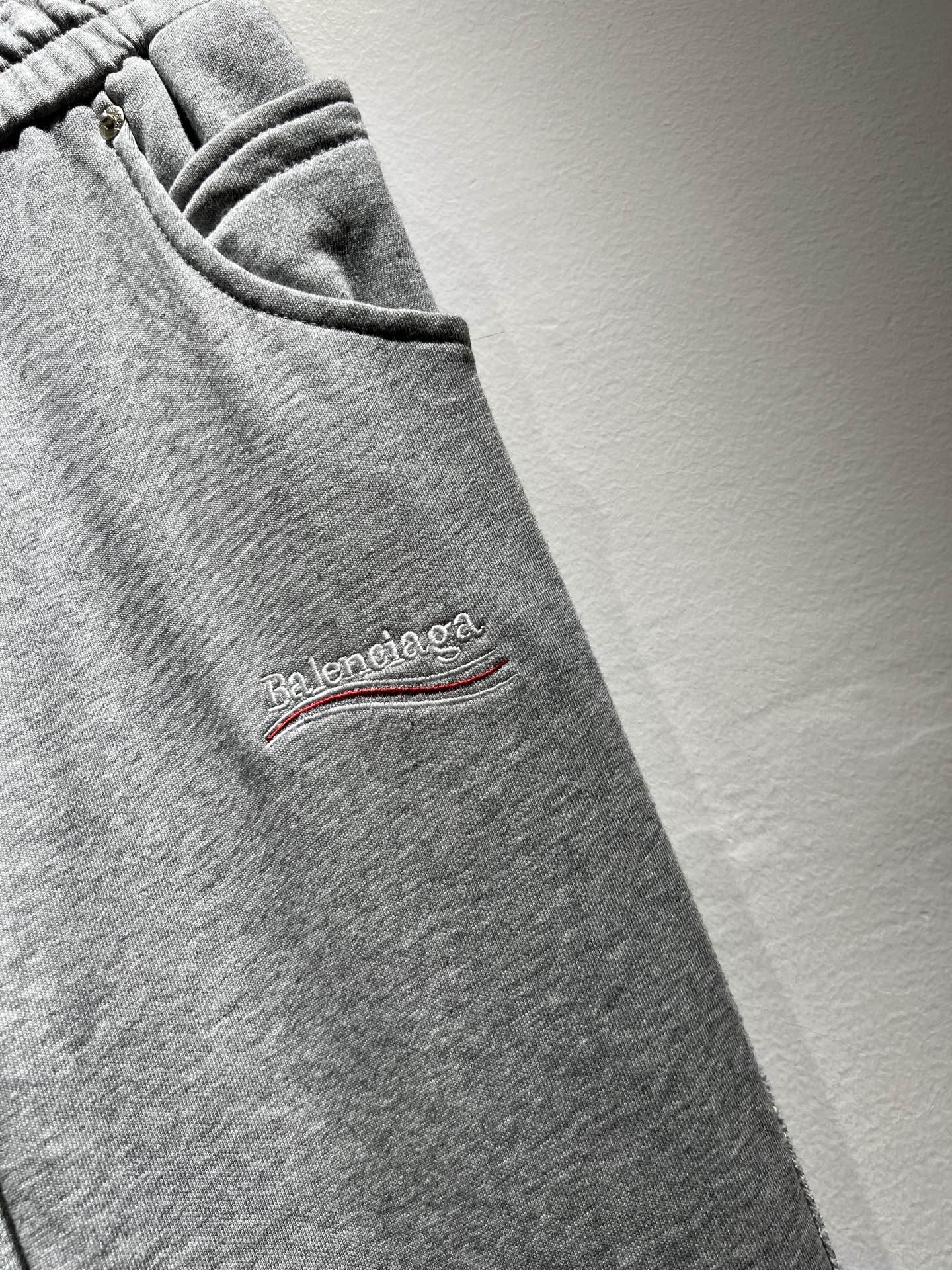 BALENCIA*巴黎*家 2025秋冬新款休闲裤，巴黎世家 刺绣字母logo图案设计！新款现货 YB1