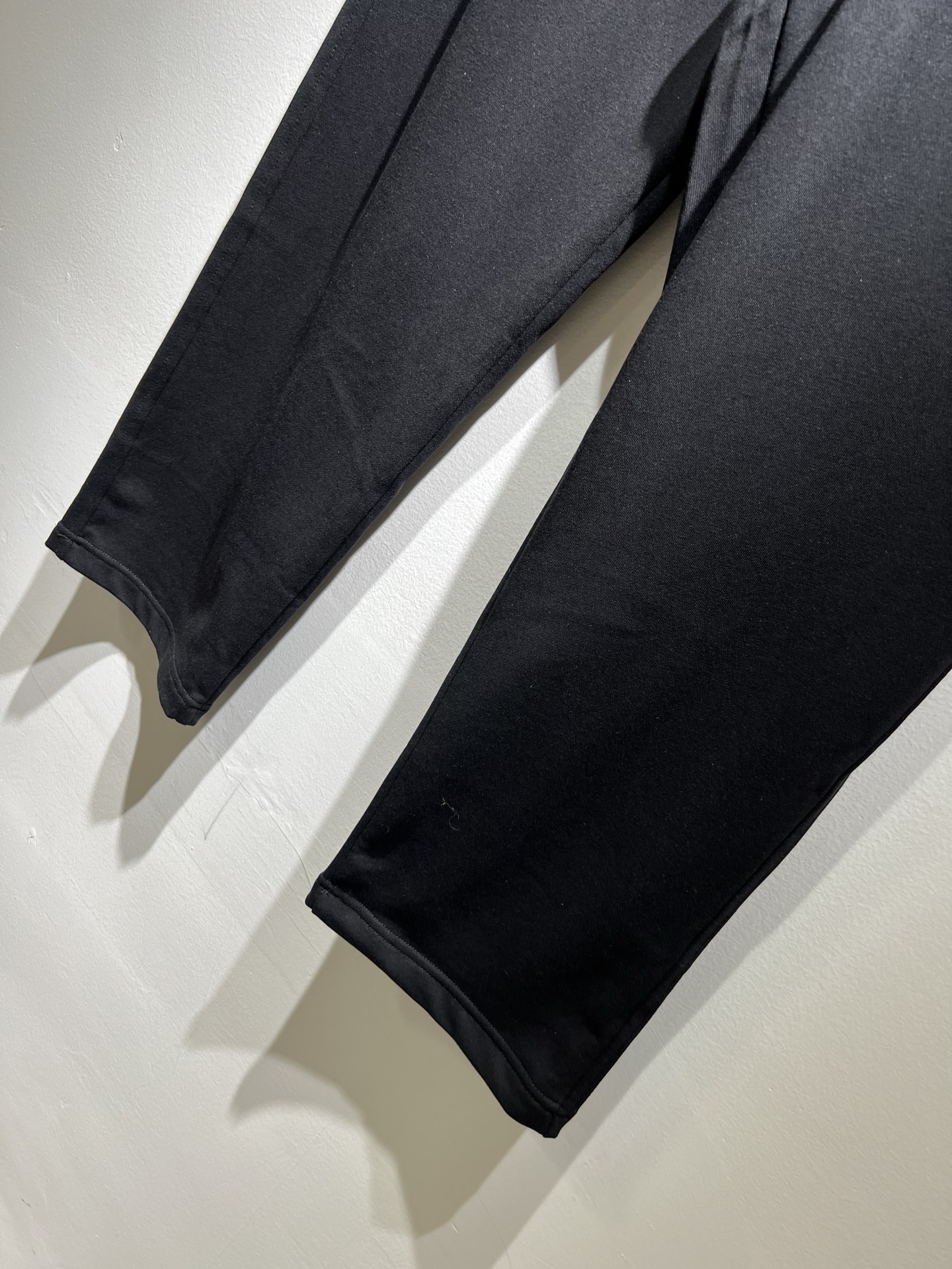 BALENCIA*巴黎*家 2025秋冬新款休闲裤，巴黎世家 裤腿印花字母logo图案设计！新款现货 Y