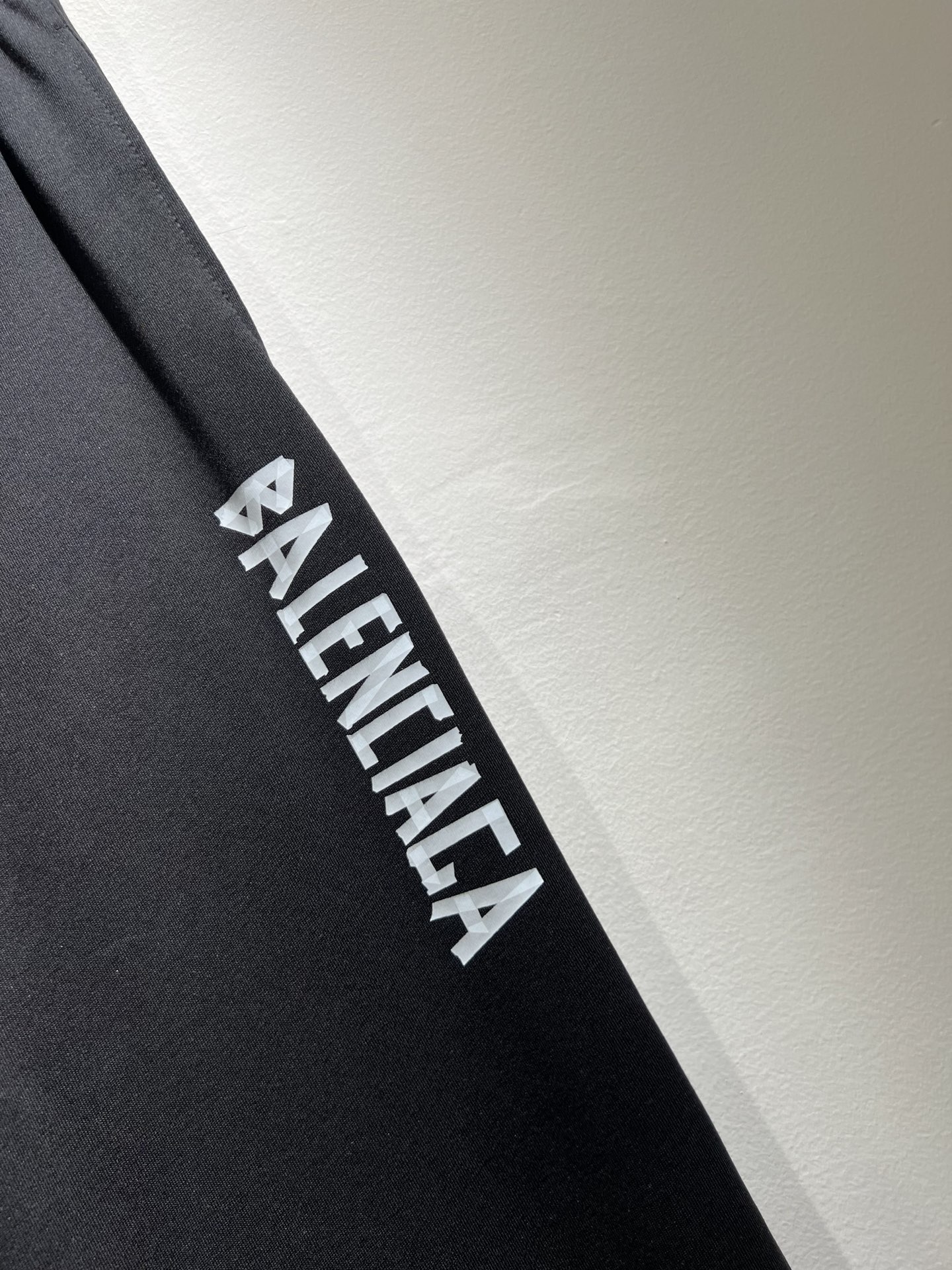 BALENCIA*巴黎*家 2025秋冬新款休闲裤，巴黎世家 裤腿印花字母logo图案设计！新款现货 Y