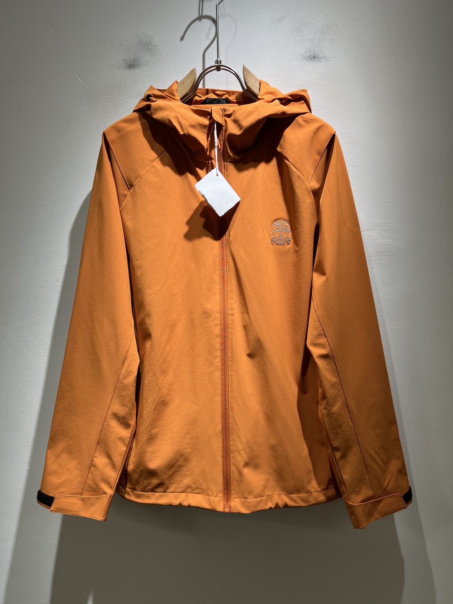 NO:522159,BC-Brunello Cucineli 2025 autumn and winter new men's jacket, a fashionable and versatile item that many celebrities love to wear!  Boob embroidery logo pattern design!  LOGO hardware zippers are super good-looking. Friends who like classic and simple must not miss this one!  The calm and atmospheric brand style has always been favored by the upper class! It is also the best choice for fashionable items!  The upper body is so handsome, highly recommended!  !  !  In addition to its own brand added value, the biggest attraction of this piece is more certain that it has a high cost-effectiveness in the material!  Customized original exclusive polyester fiber material design!  Make sure the style is crisp, simple and not complicated, and it is very pleasing to the eye!  Code number M-3XL, brunello cucinelli, jackets & coats, jackets & coats, alexander wang19860909BC-Brunello Cucineli 2025秋冬新款男士夹克外套,众多明星都爱穿的时尚百搭单品！胸前刺绣logo图案设计！LOGO五金拉链超级好看,喜欢经典简约的朋友,一定不能错过了这款！沉稳大气的品牌风格一直以来备受上层人士的青睐!也是时尚单品的不二之选！ 上身帅到爆了,强烈推荐！！！这件最大的吸引力除了他本身的品牌附加值,更加肯定的材质上都有很高的性价比！ 定制原版专属聚酯纤维材质设计！确保版型的挺括,精简不繁,很是耐看！码数M-3XL,,brunello cucinelli,jackets & coats,jackets & coats,alexander wang,Men's clothing