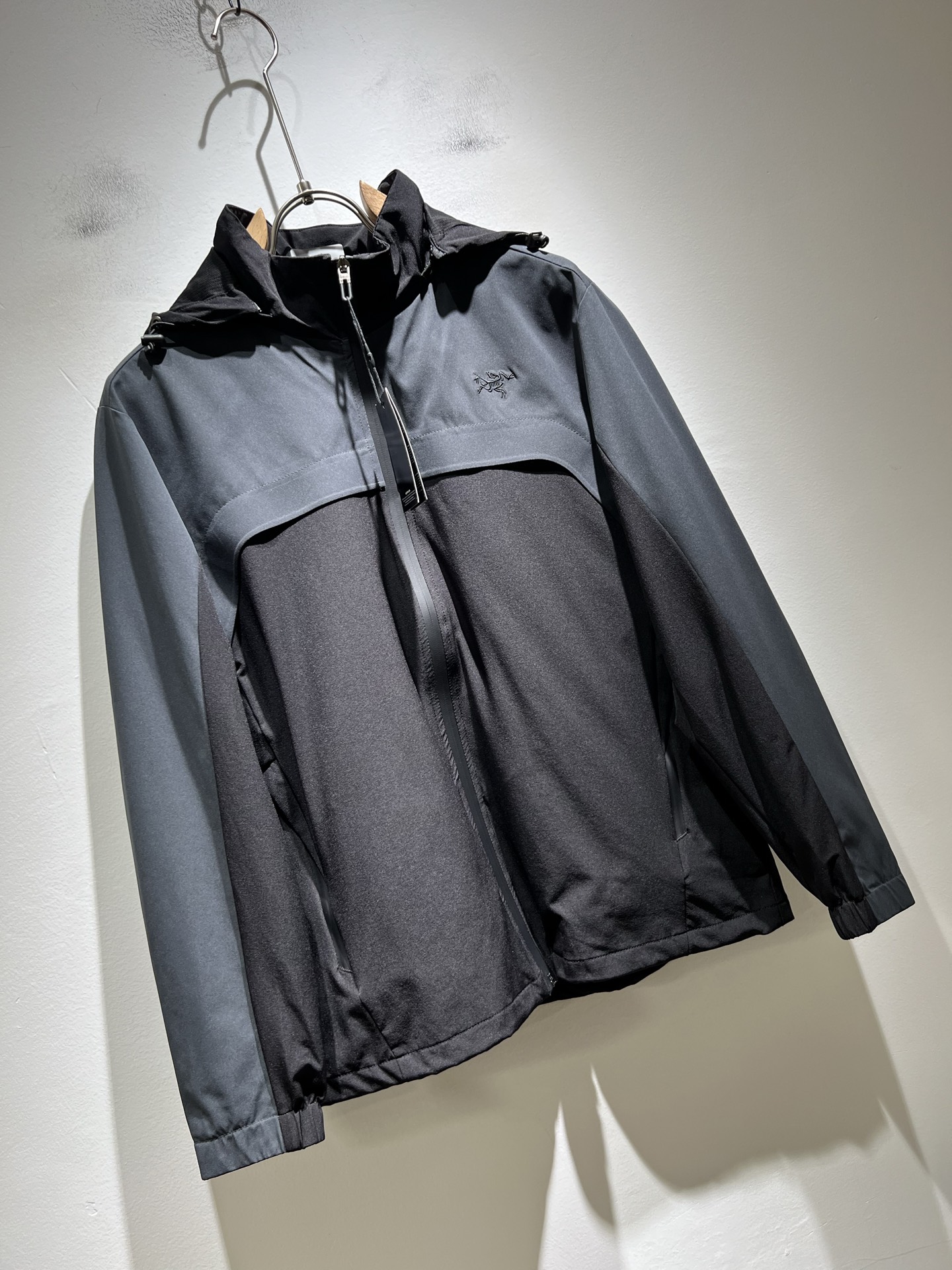 ARCTER*X始*祖鸟 2025秋冬新款男女同款👫夹克外套，户外品牌可能大家第一想到的就是加拿大鹅、始