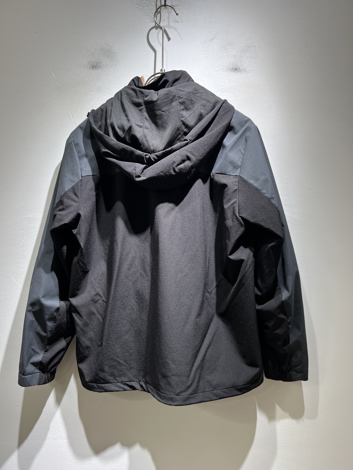 ARCTER*X始*祖鸟 2025秋冬新款男女同款👫夹克外套，户外品牌可能大家第一想到的就是加拿大鹅、始