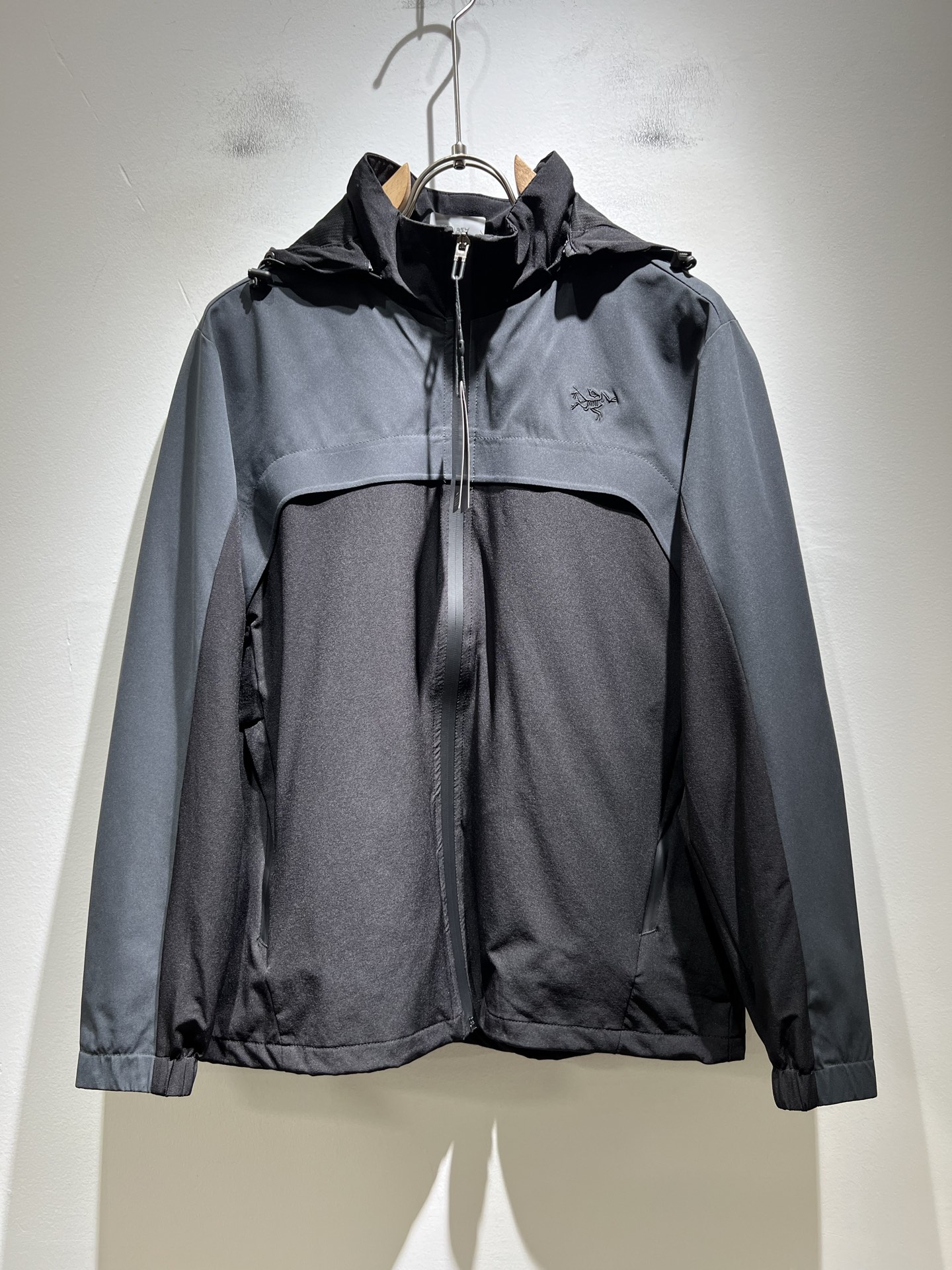 ARCTER*X始*祖鸟 2025秋冬新款男女同款👫夹克外套，户外品牌可能大家第一想到的就是加拿大鹅、始