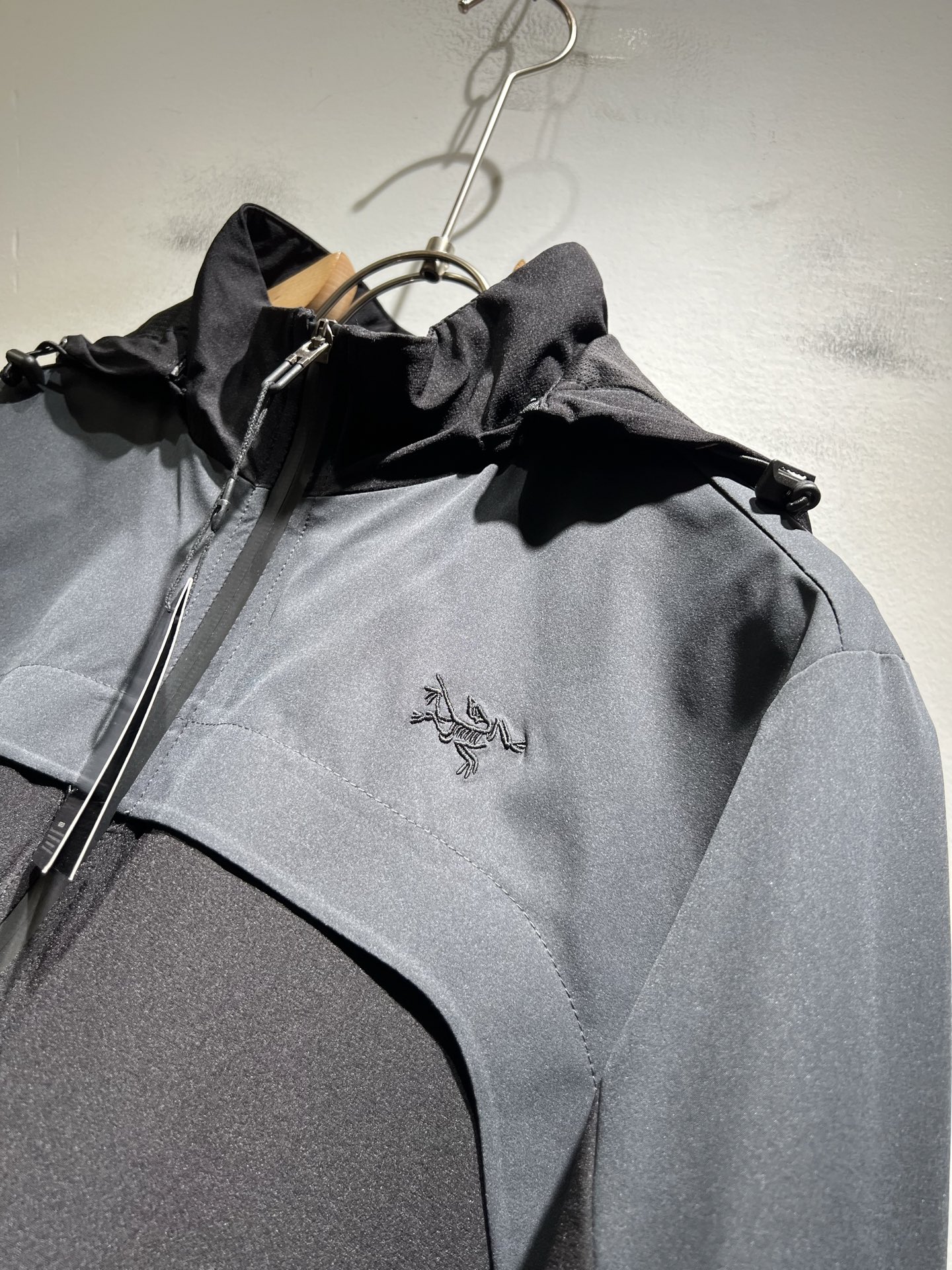 ARCTER*X始*祖鸟 2025秋冬新款男女同款👫夹克外套，户外品牌可能大家第一想到的就是加拿大鹅、始