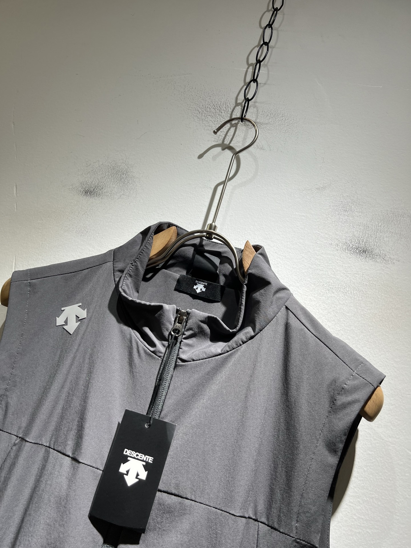 迪桑特DESCENTE，⚠️双面穿，2025秋冬新款男女同款马甲，自1935年荣耀至今的专业运动品牌。8