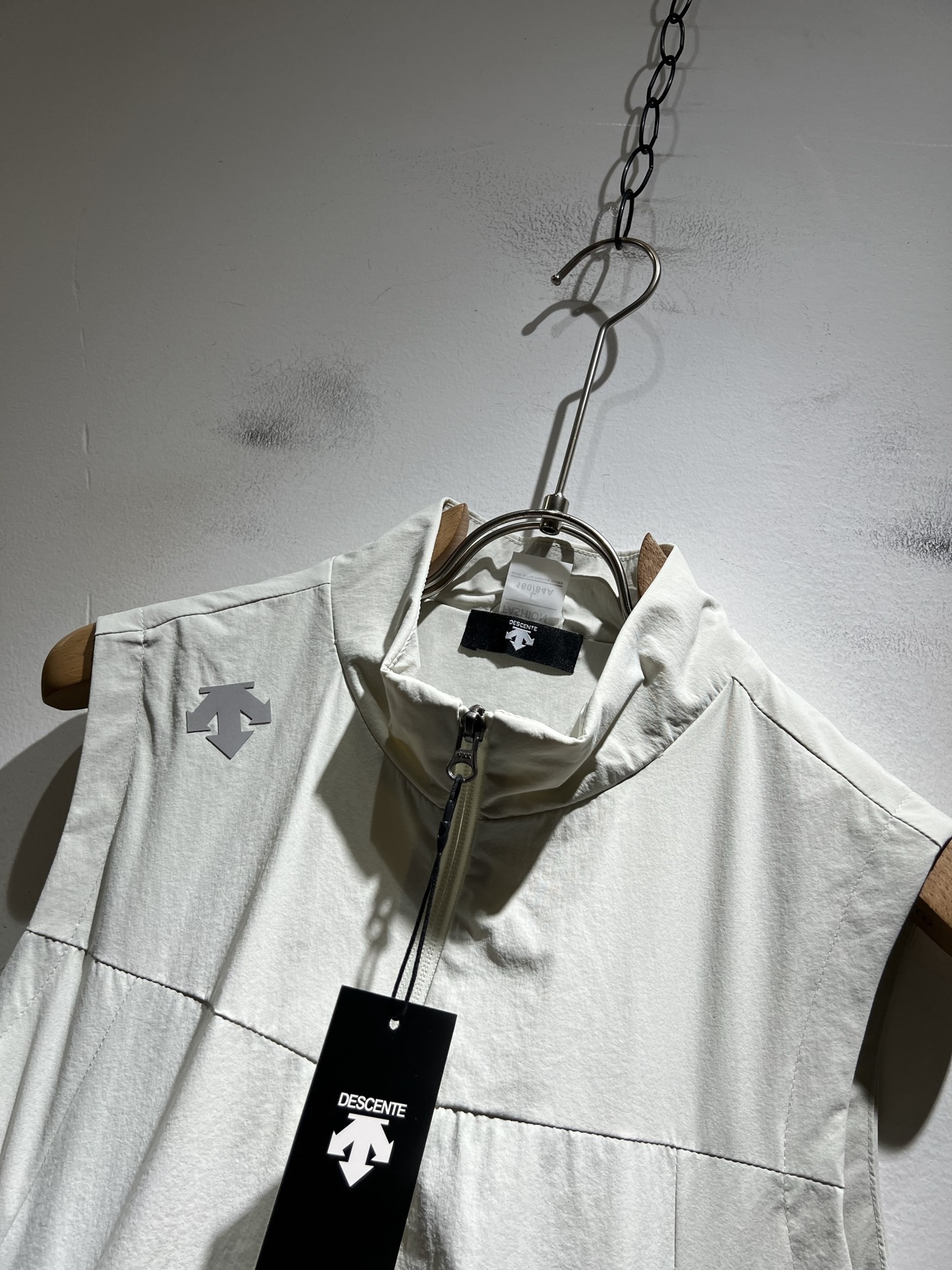 迪桑特DESCENTE，⚠️双面穿，2025秋冬新款男女同款马甲，自1935年荣耀至今的专业运动品牌。8