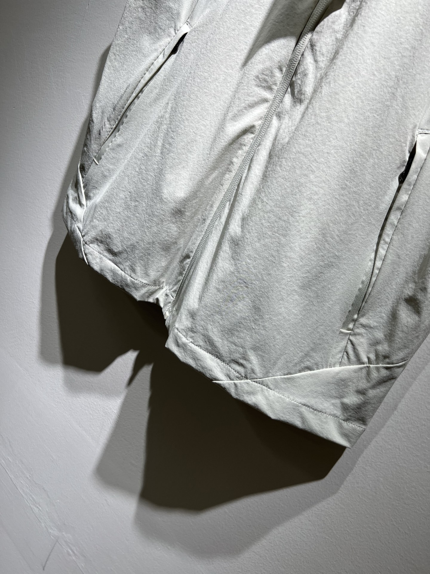 迪桑特DESCENTE，⚠️双面穿，2025秋冬新款男女同款马甲，自1935年荣耀至今的专业运动品牌。8