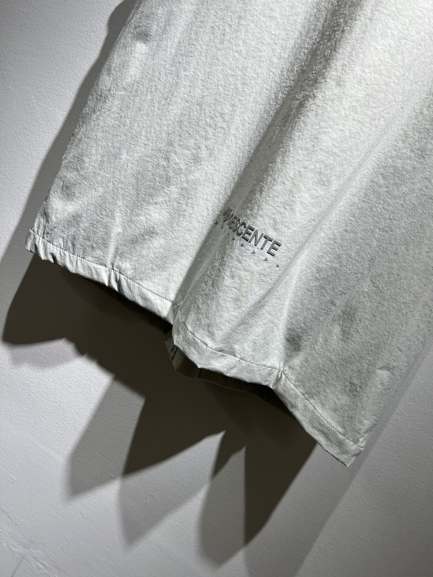 迪桑特DESCENTE，⚠️双面穿，2025秋冬新款男女同款马甲，自1935年荣耀至今的专业运动品牌。8