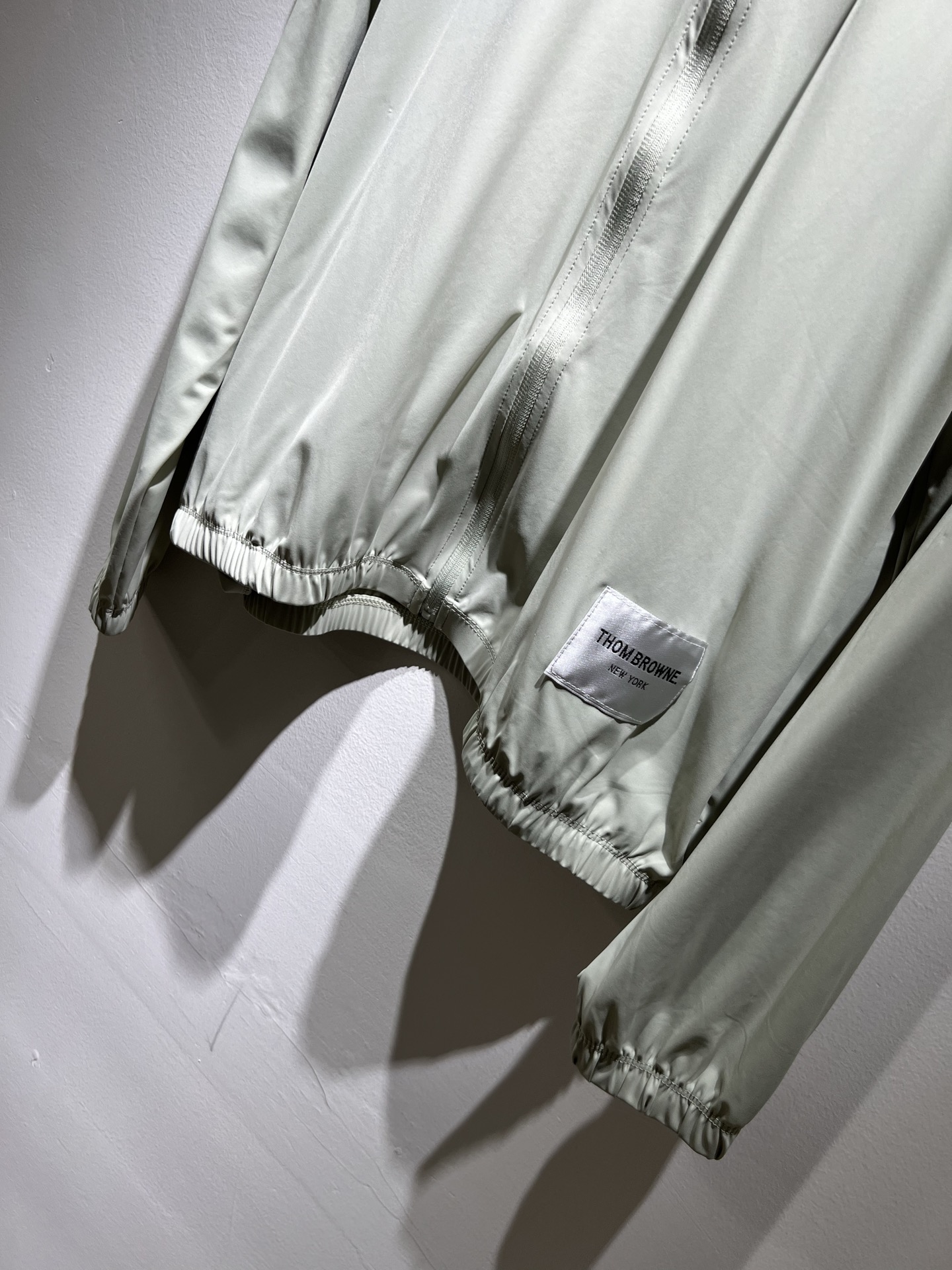 ThomBrow*e汤姆*朗2025春夏新款夹克外套！今年的专柜新品，男士超软面料帅酷爆款 防晒衣外套。