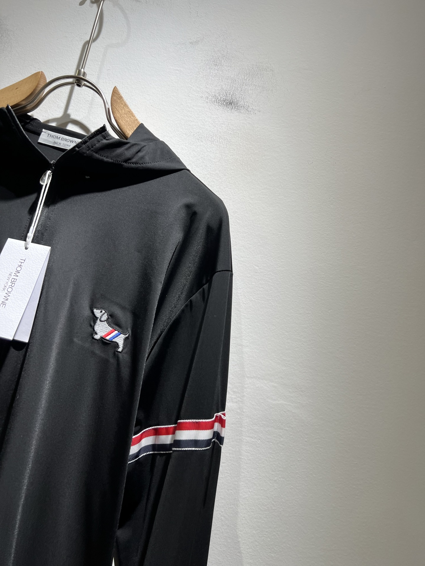 ThomBrow*e汤姆*朗2025春夏新款夹克外套！今年的专柜新品，男士超软面料帅酷爆款 防晒衣外套。