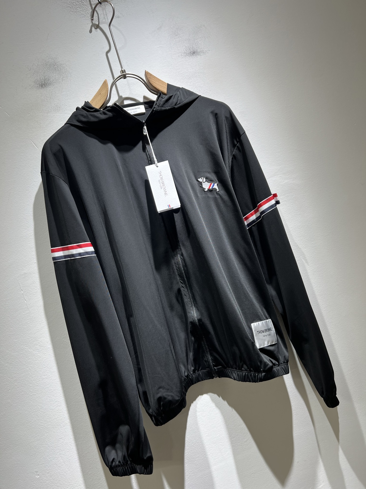 ThomBrow*e汤姆*朗2025春夏新款夹克外套！今年的专柜新品，男士超软面料帅酷爆款 防晒衣外套。