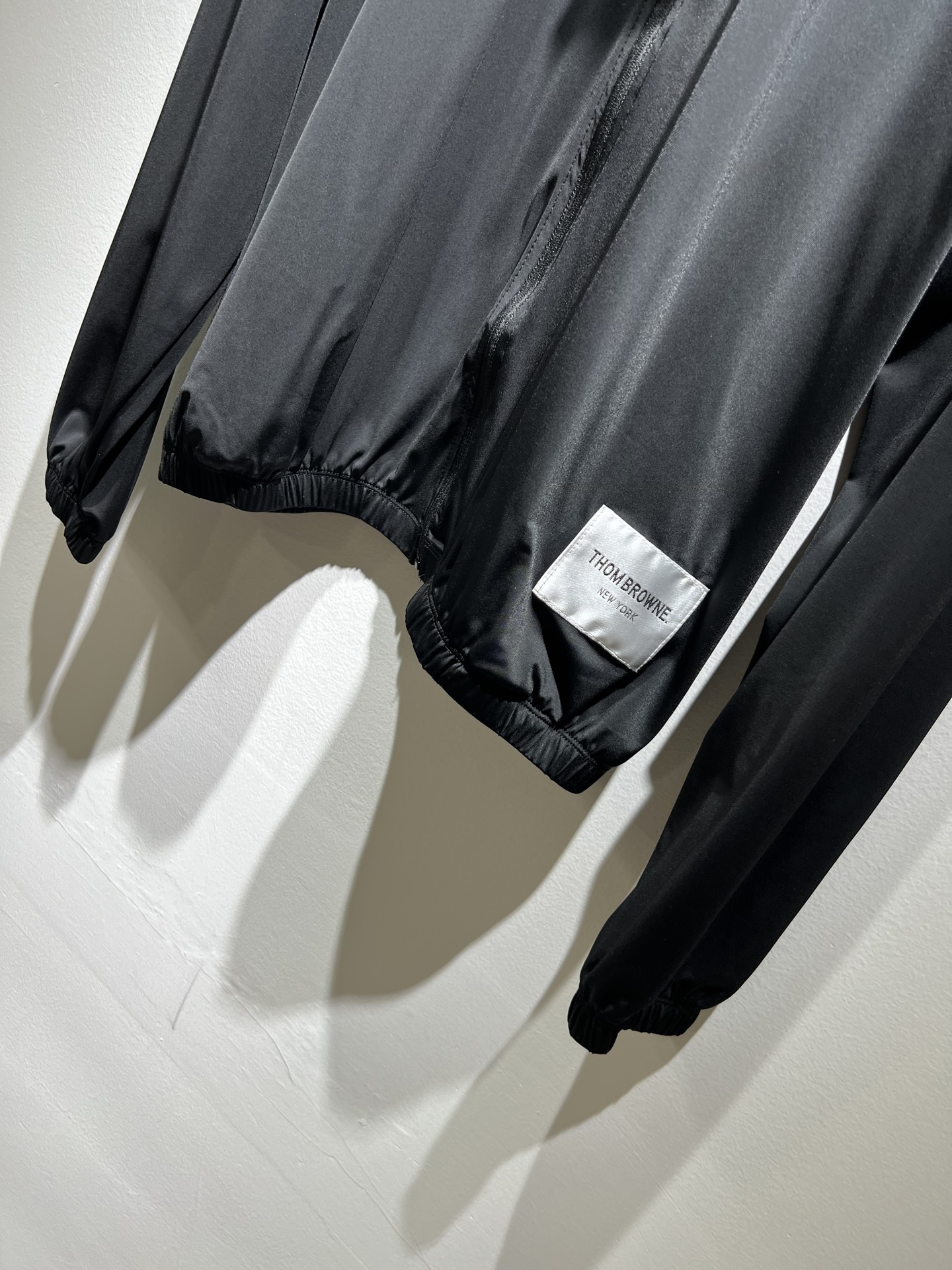 ThomBrow*e汤姆*朗2025春夏新款夹克外套！今年的专柜新品，男士超软面料帅酷爆款 防晒衣外套。