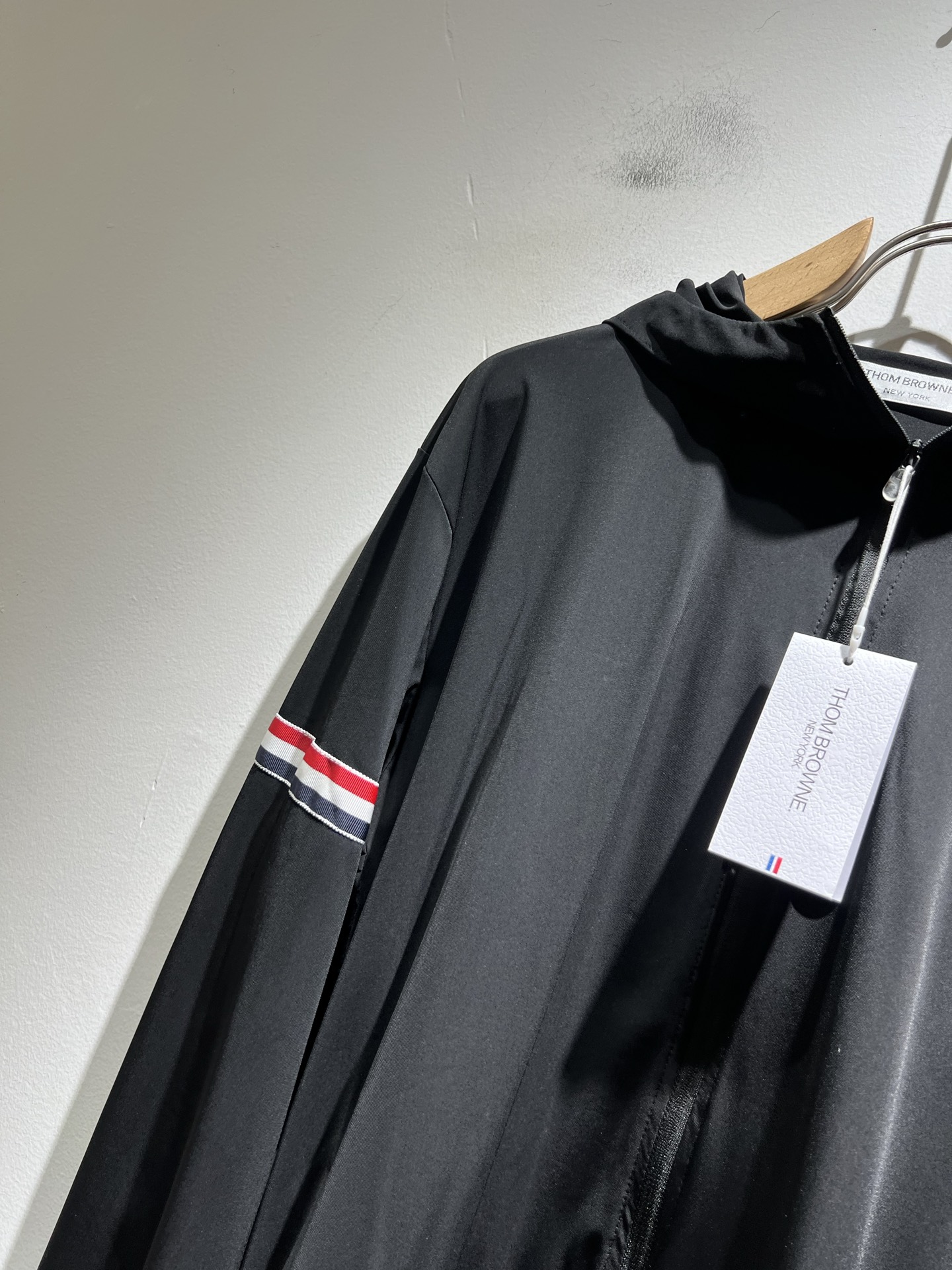 ThomBrow*e汤姆*朗2025春夏新款夹克外套！今年的专柜新品，男士超软面料帅酷爆款 防晒衣外套。